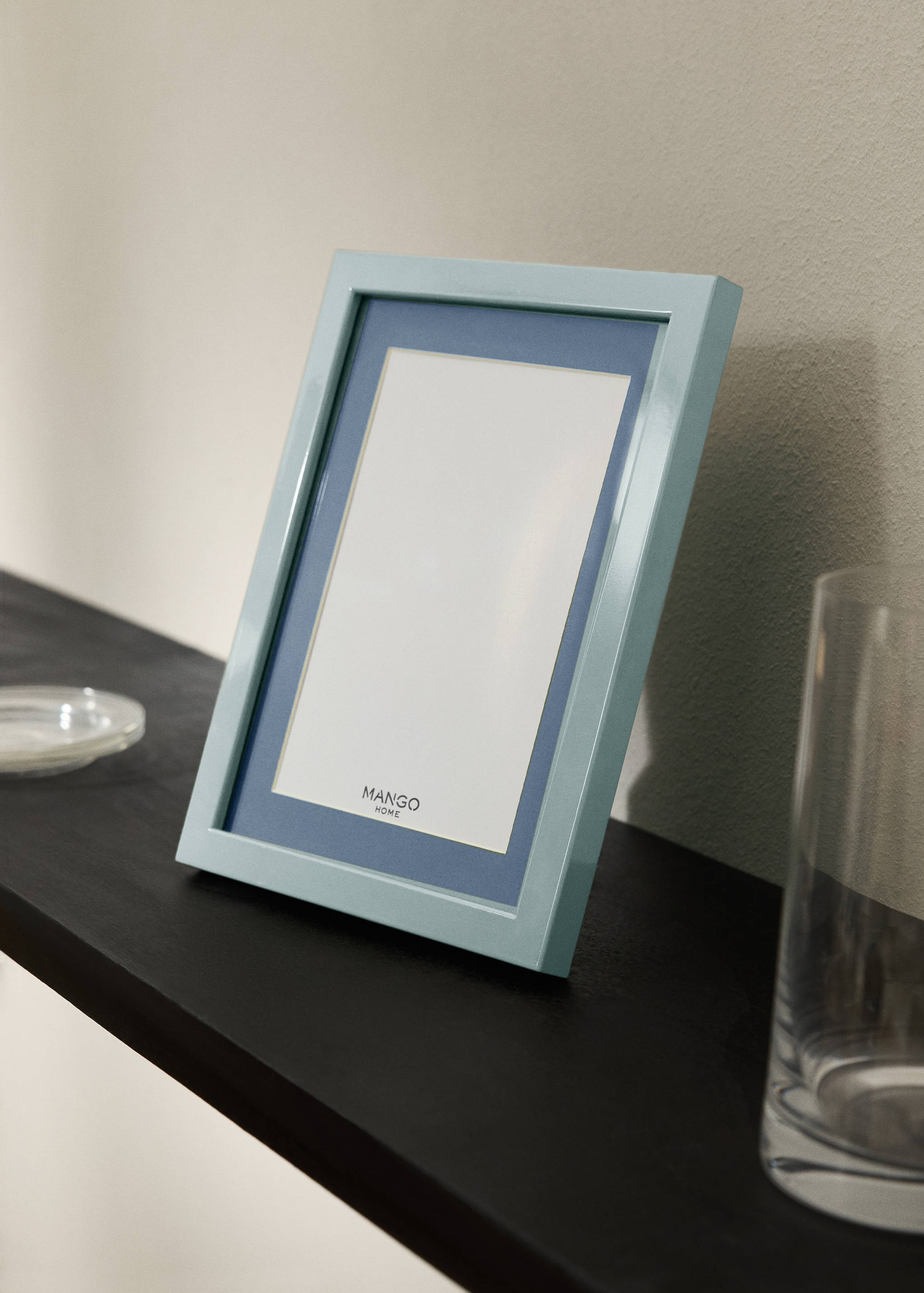 Large coloured lacquered frame - General plane