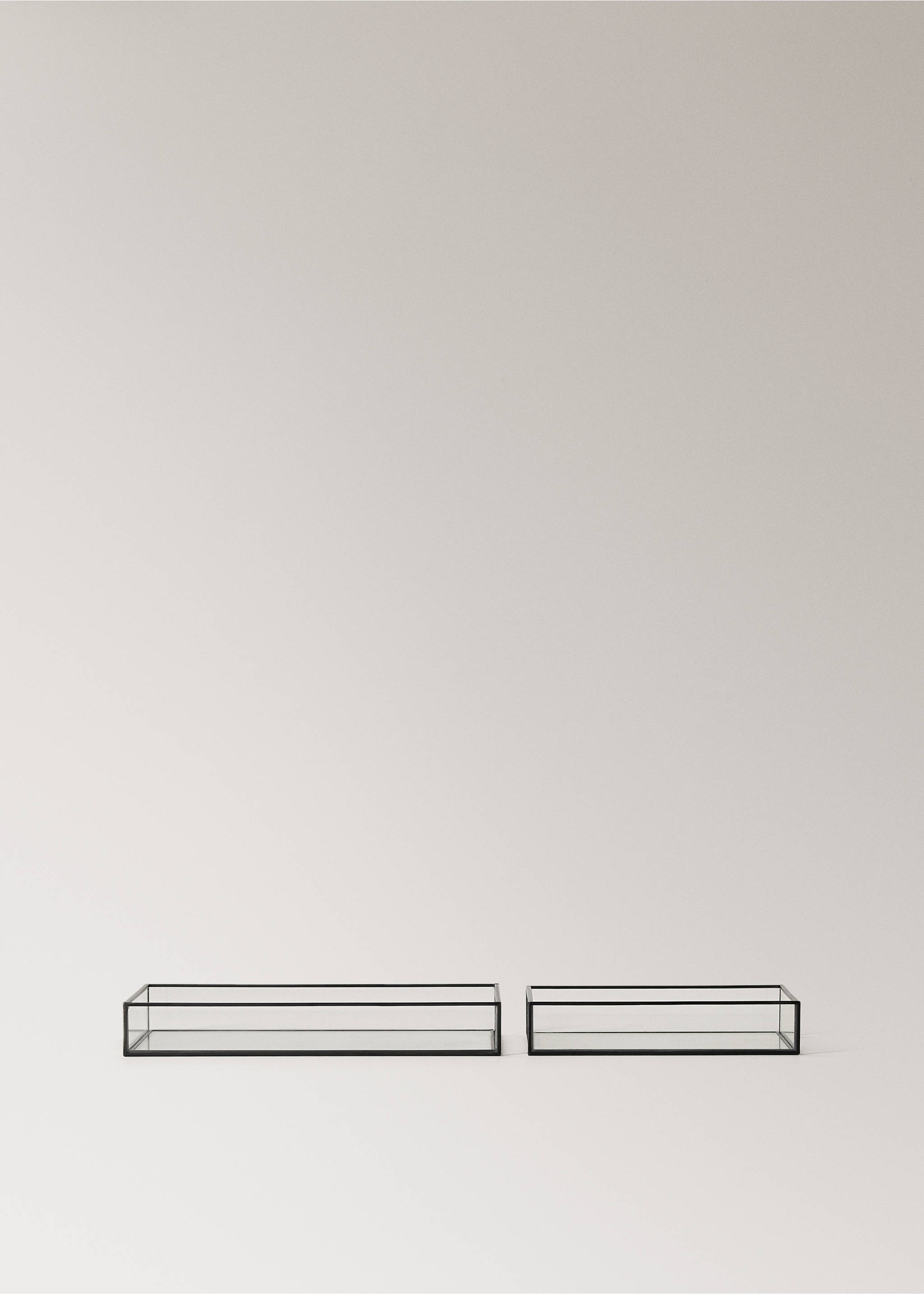 Middelgrote decoratieve tray met metalen rand - Detail van het artikel 3, Zwart. Ref: 27062902-00.