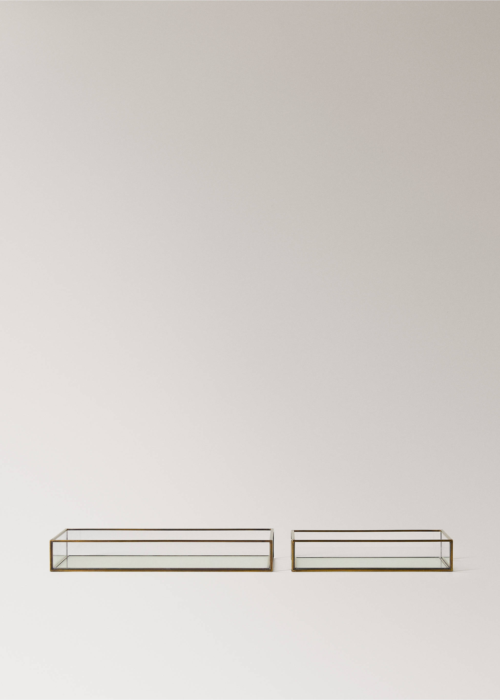 Medium glass embossed decorative tray - Details of the article 3, Gold. Ref: 27062903-00.