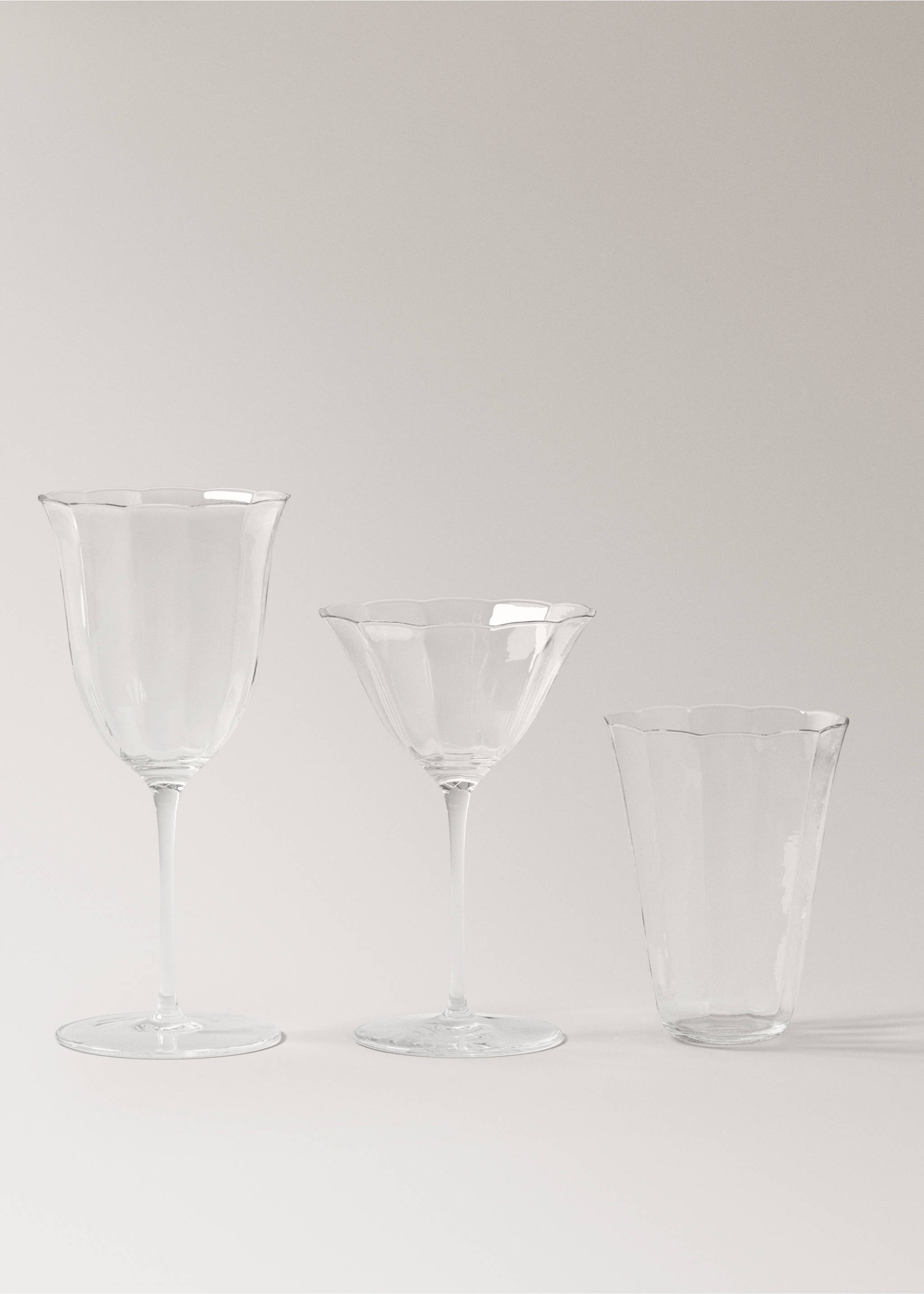 Borosilikatglas med vågmönster - Detaljer om artikeln 3, Isgrå. Ref: 27062911-00.