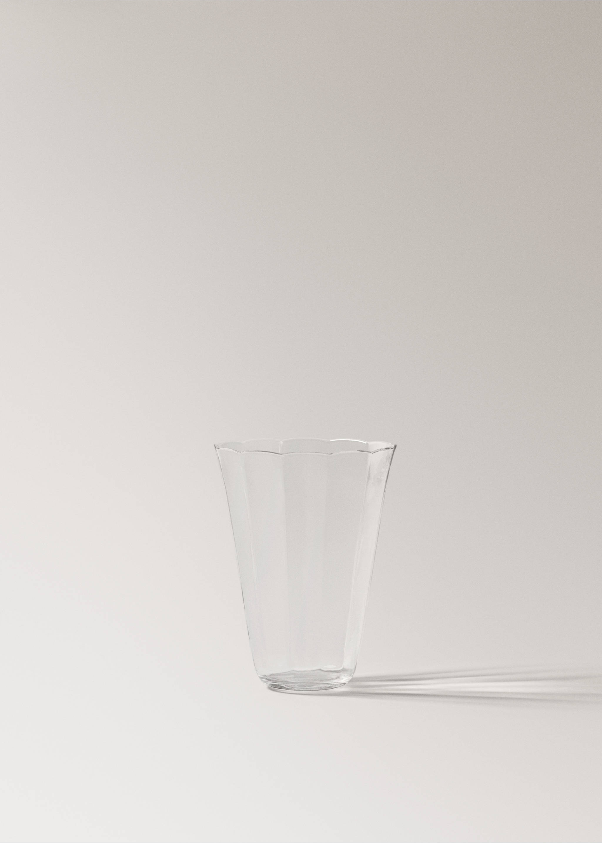 Wavy glass tumbler - Article without model, Ice Grey. Ref: 27062911-00.