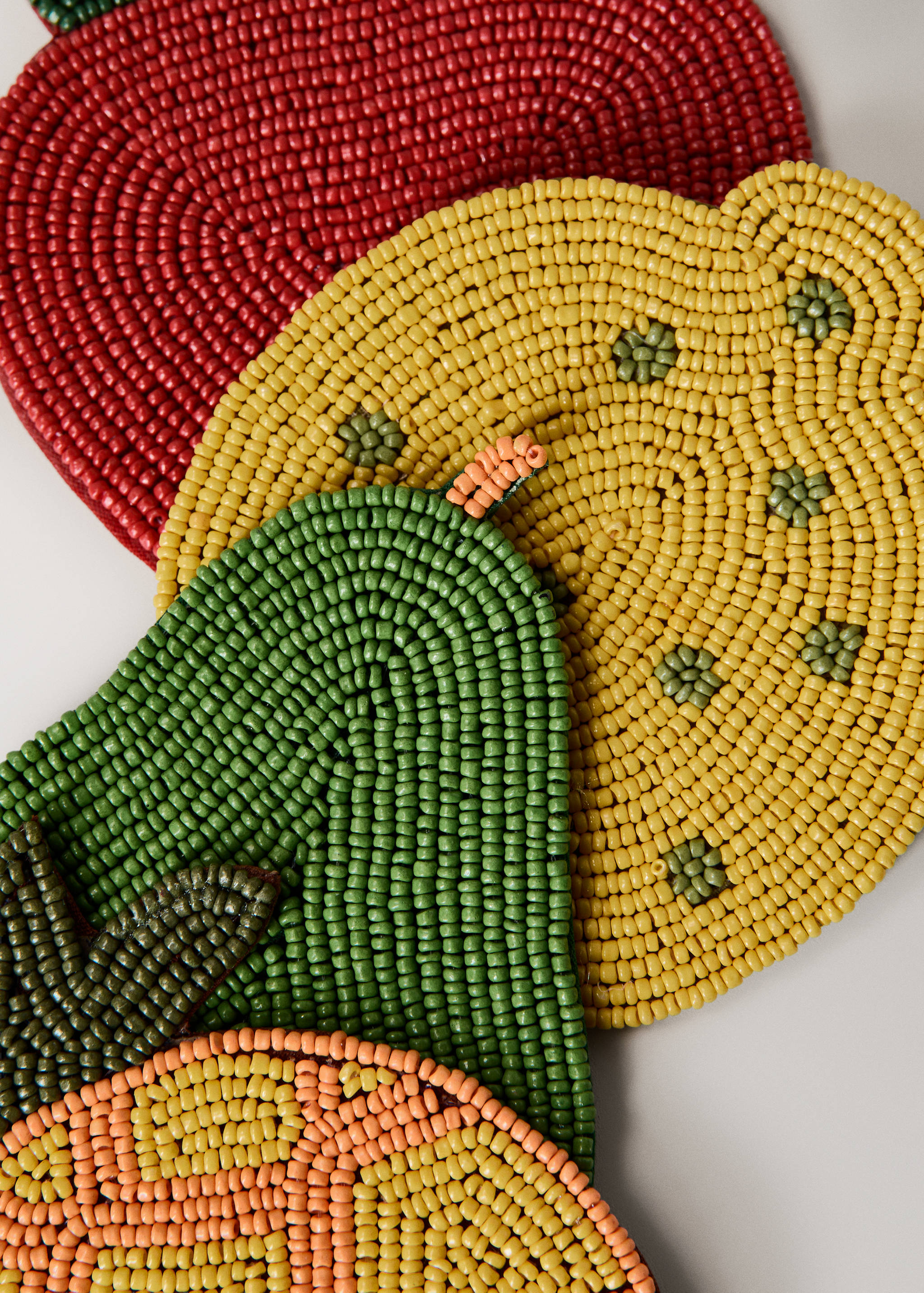 Beaded fruit-shaped coasters - Details of the article 1