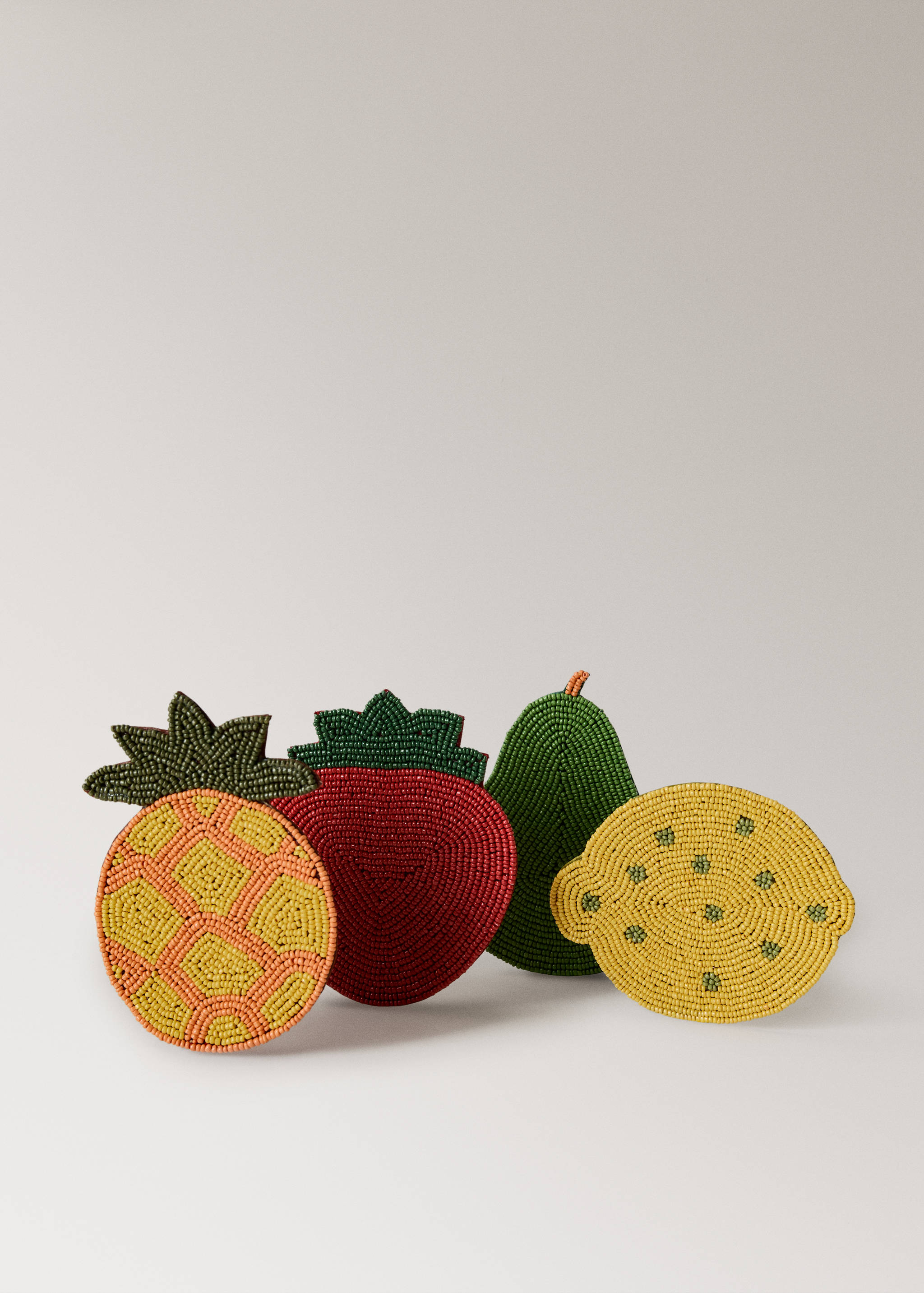 Beaded fruit-shaped coasters - Details of the article 2