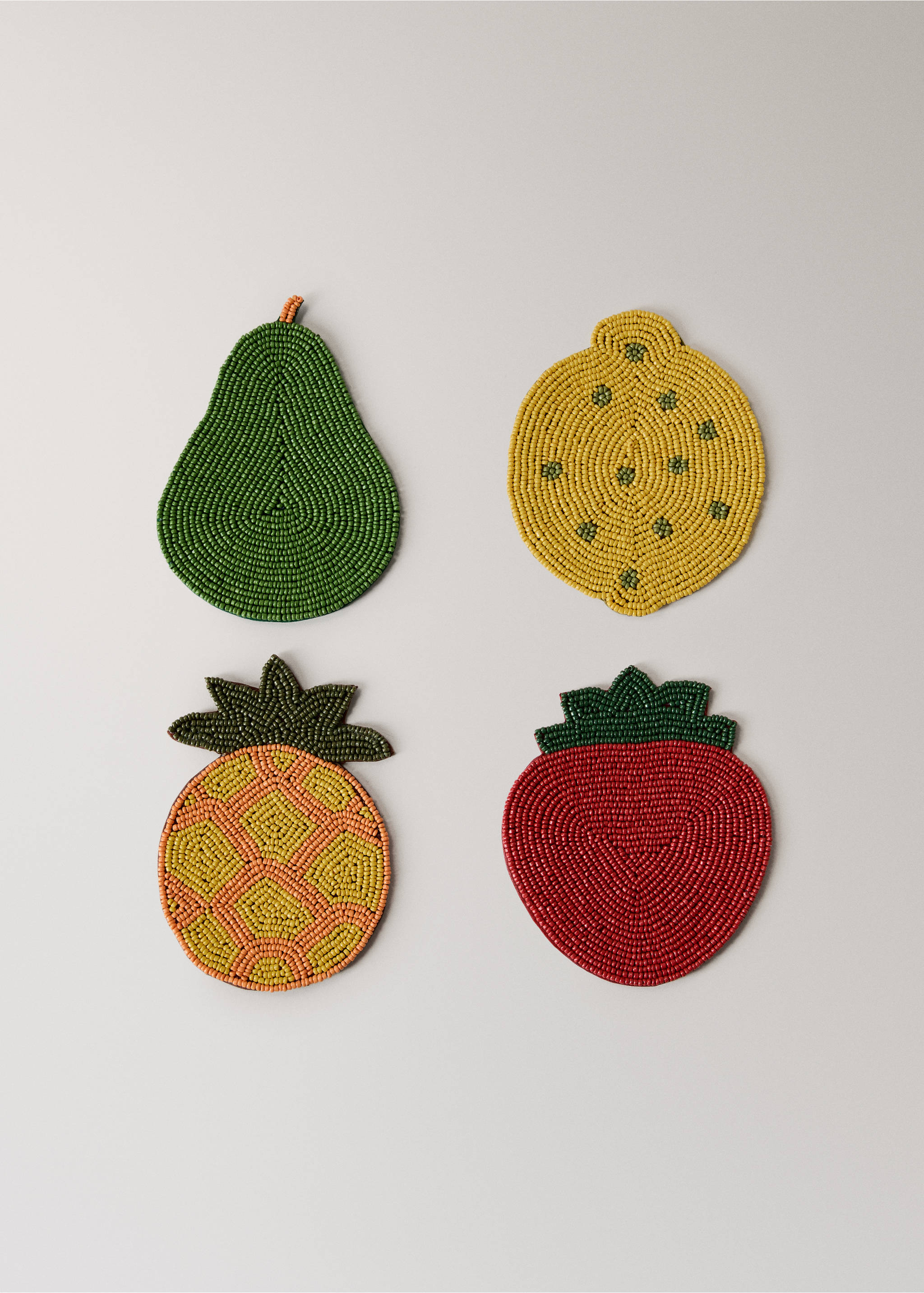 Beaded fruit-shaped coasters - Article without model, Yellow. Ref: 27062913-00.