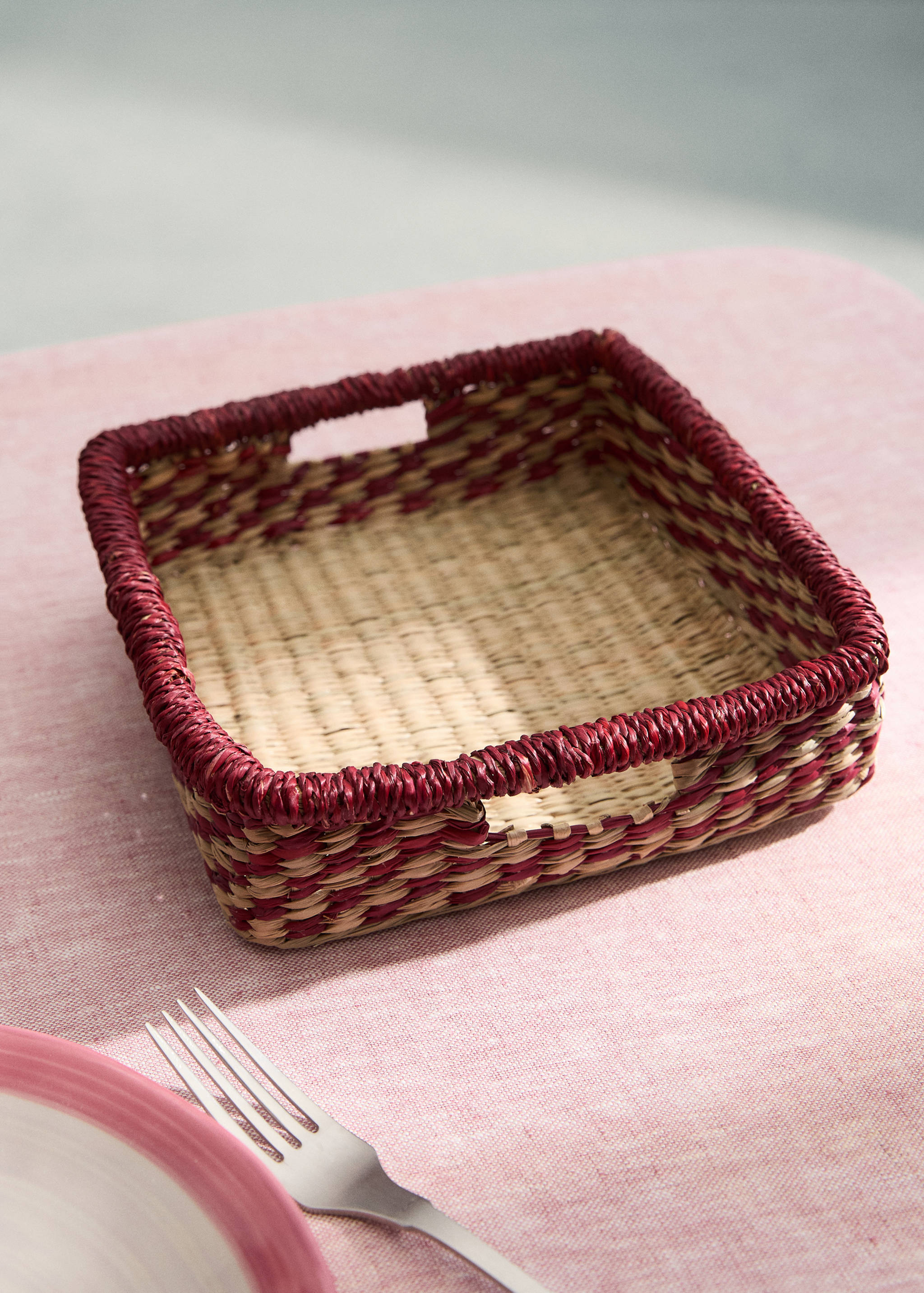 Seagrass Napkin Holder - General plane