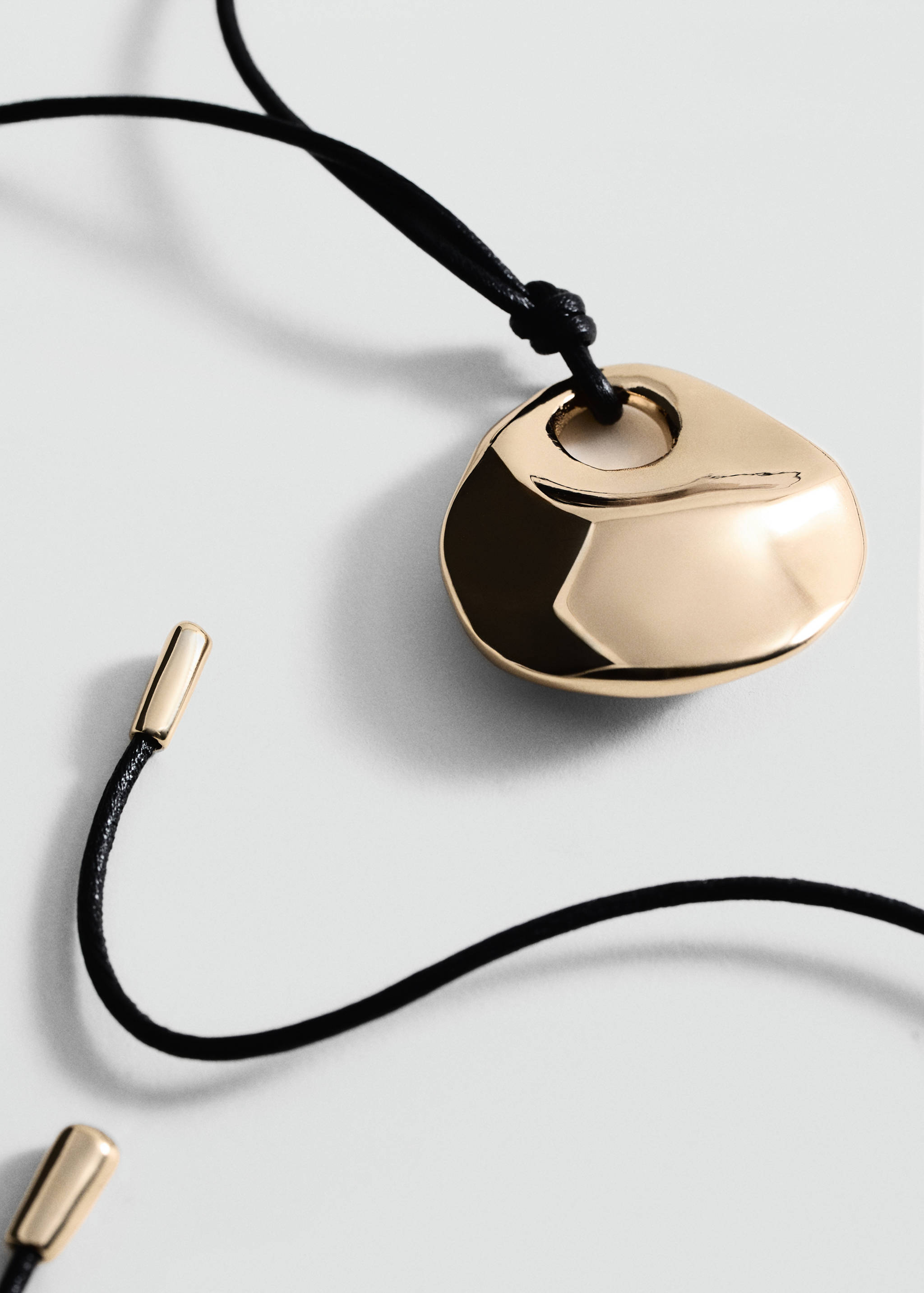 قلادة سلسلة معدنية - رؤية وسط