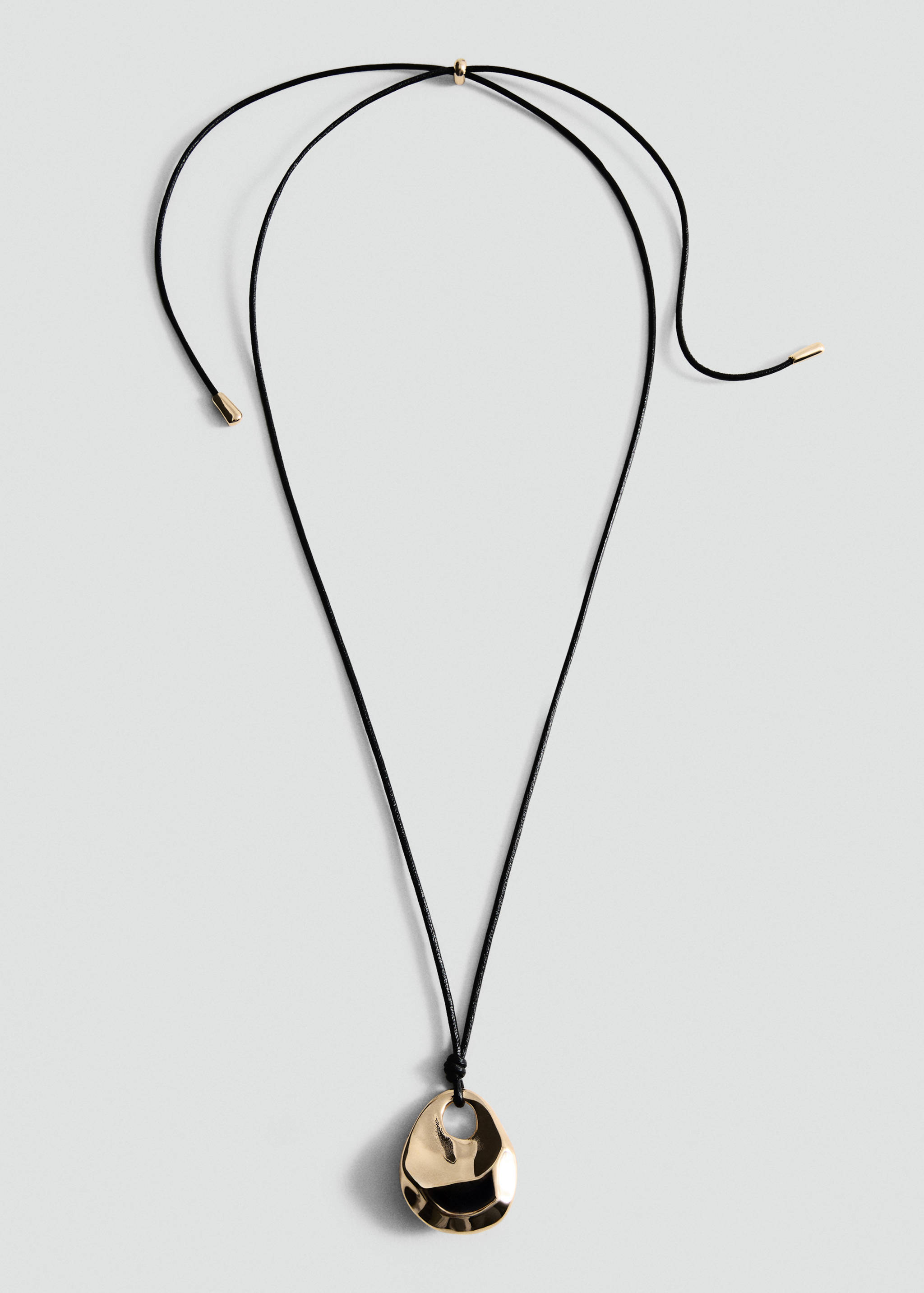Collier avec pendentif métallique - Article sans modèle