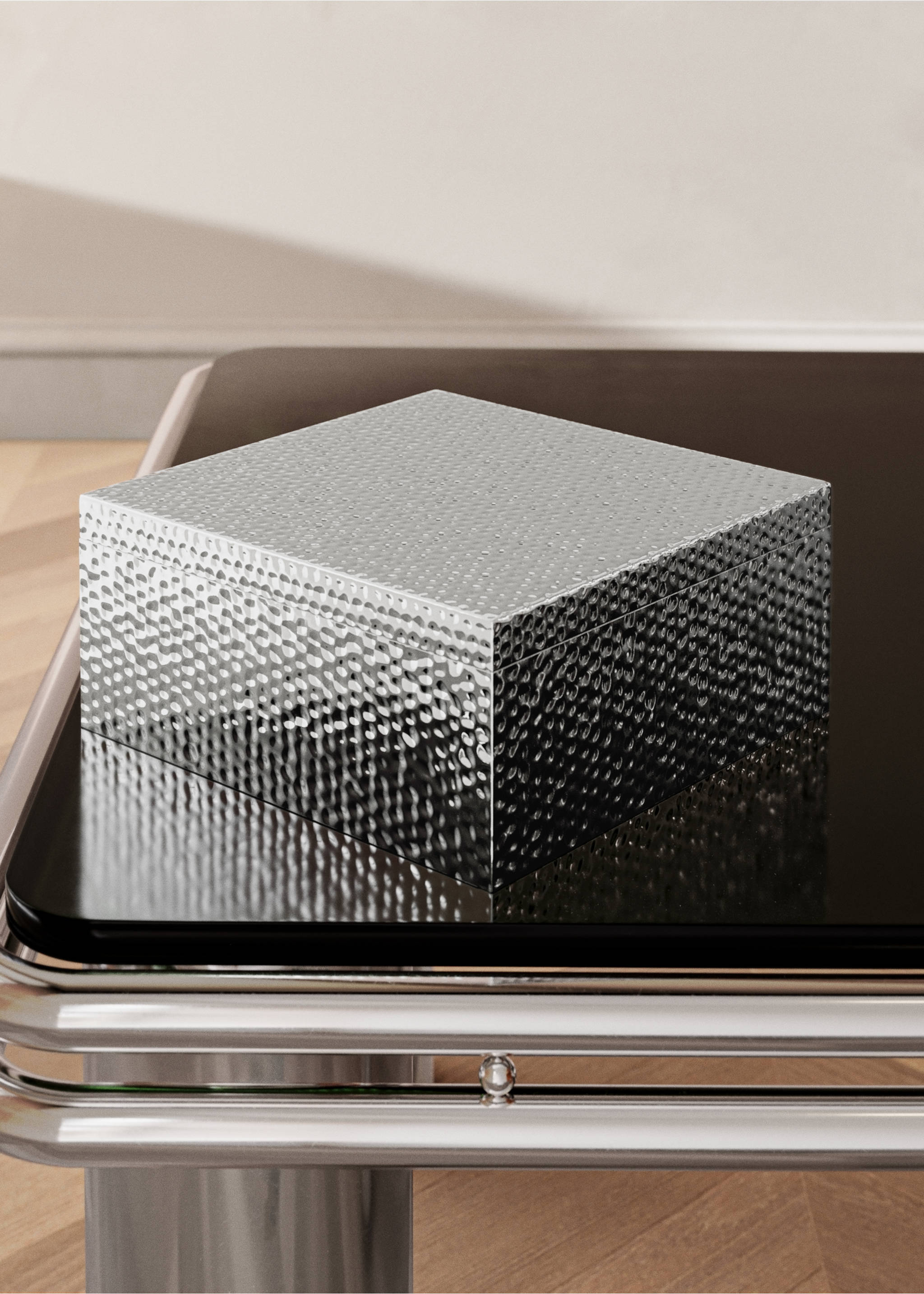 Boîte métal moyenne en métal martelé - Plan général, Argent. Ref: 27062933-00.