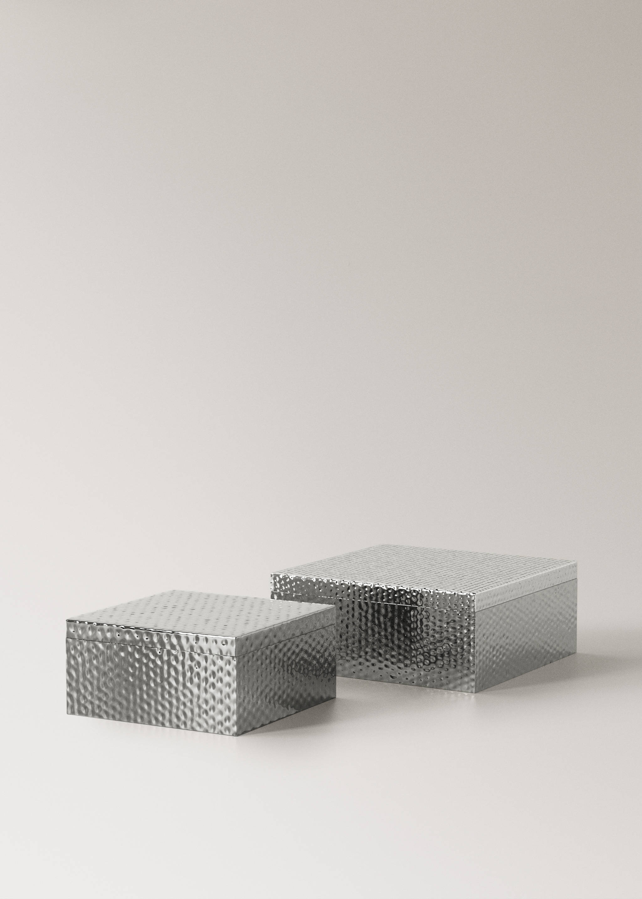 Mittelgroße Kiste aus gehämmertem Metall - Detail des Artikels 3