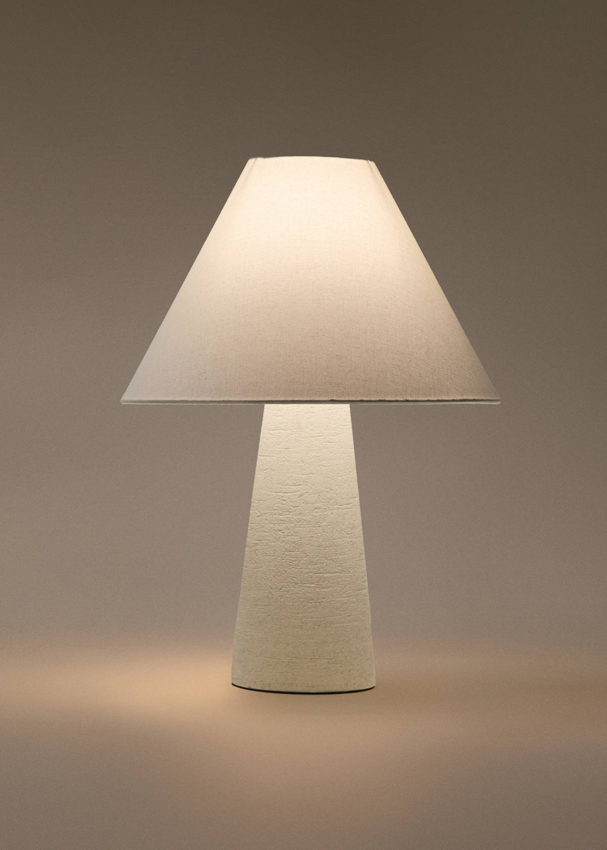 Fibreglass table lamp — White