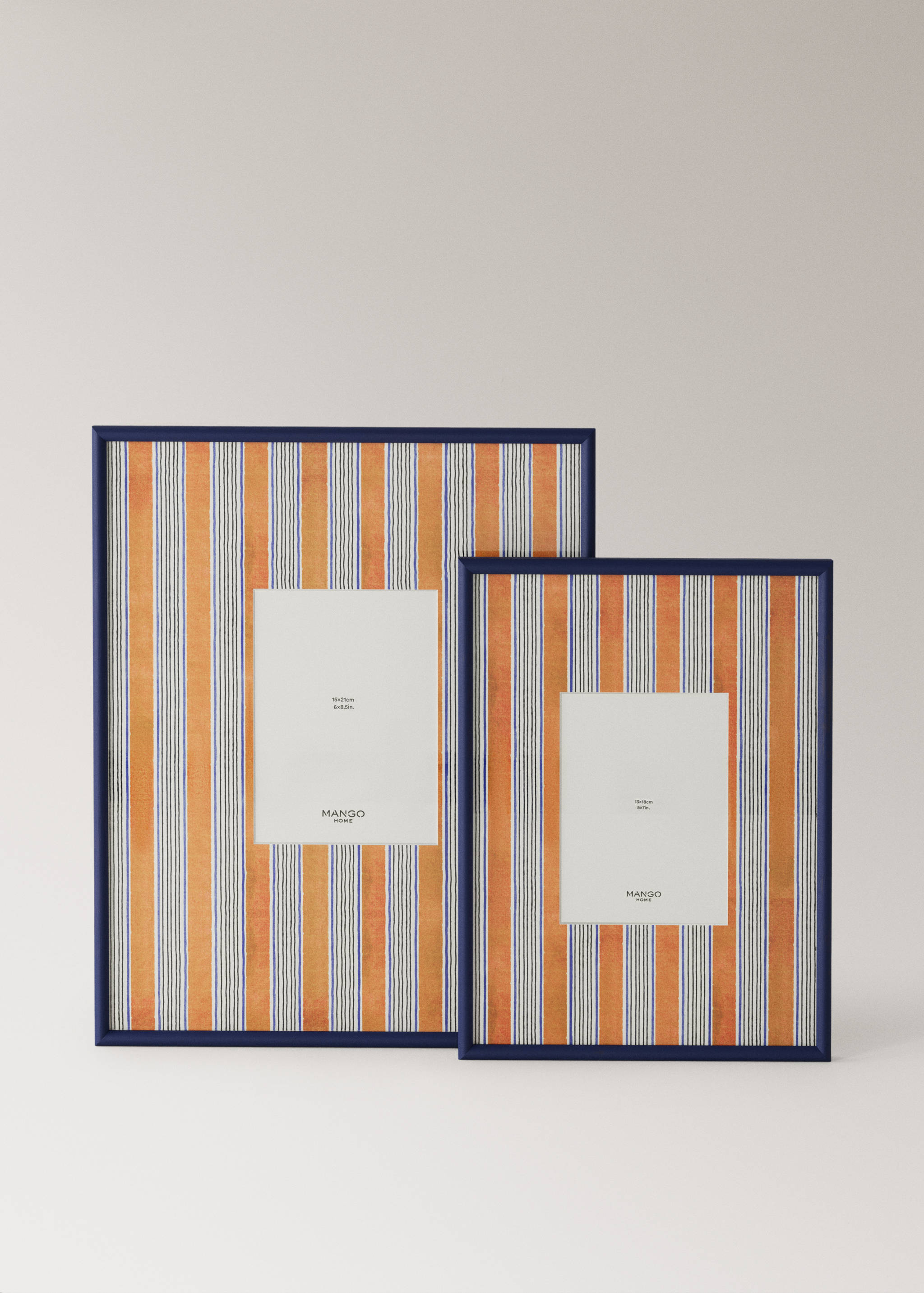 Wooden frame with large lines - Details of the article 3