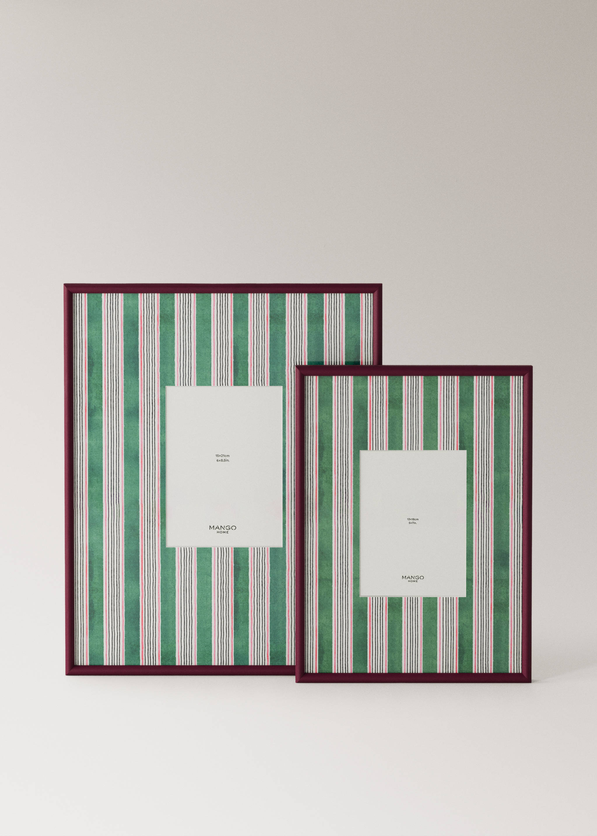 Wooden frame with large lines - Details of the article 3