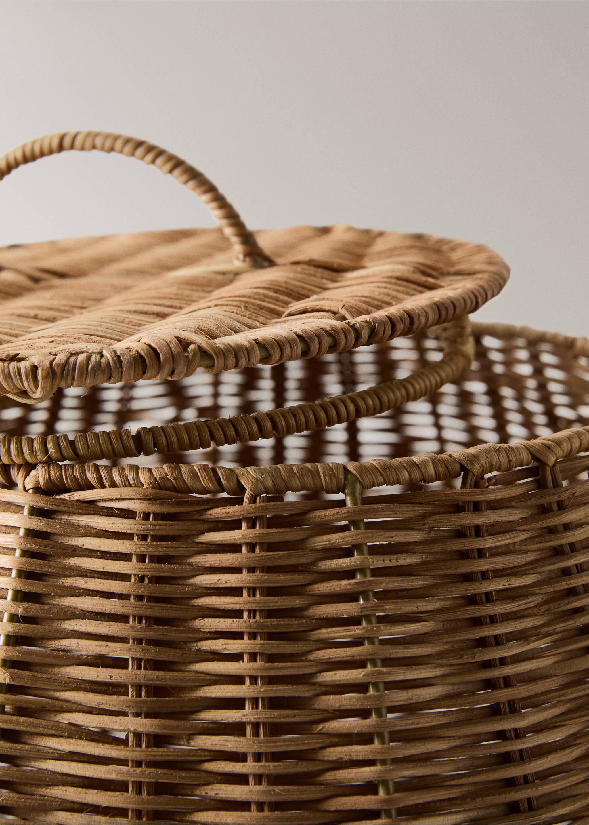 Oval rattan basket - Details of the article 1, Brown. Ref: 27063273-00.