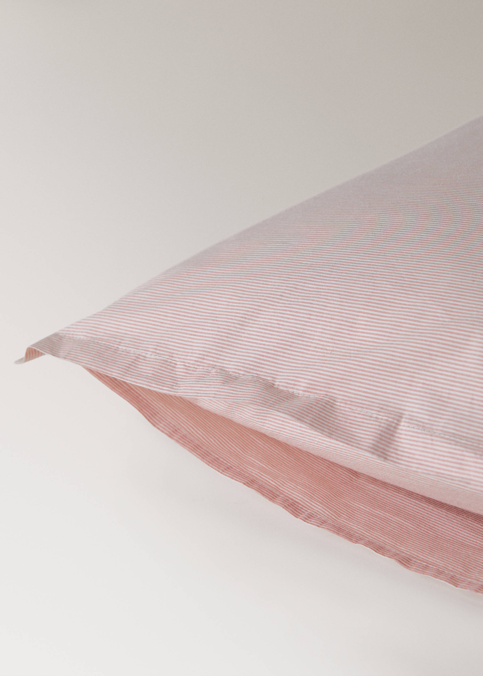 Two yarn-dyed cotton pillowcases 50x75 cm - Details of the article 2