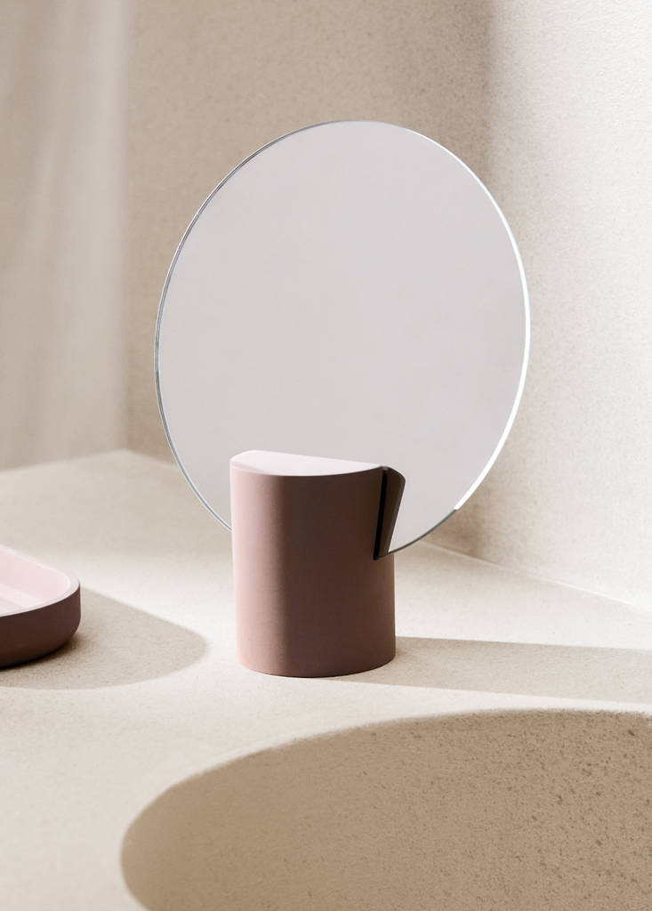 Resin vanity mirror — Brown