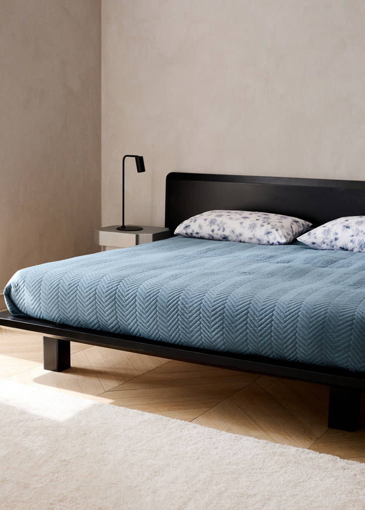 Weiche Mikrofaser-Bettdecke mit Fischgrätenmuster für 130/140 cm Bett — Blau
