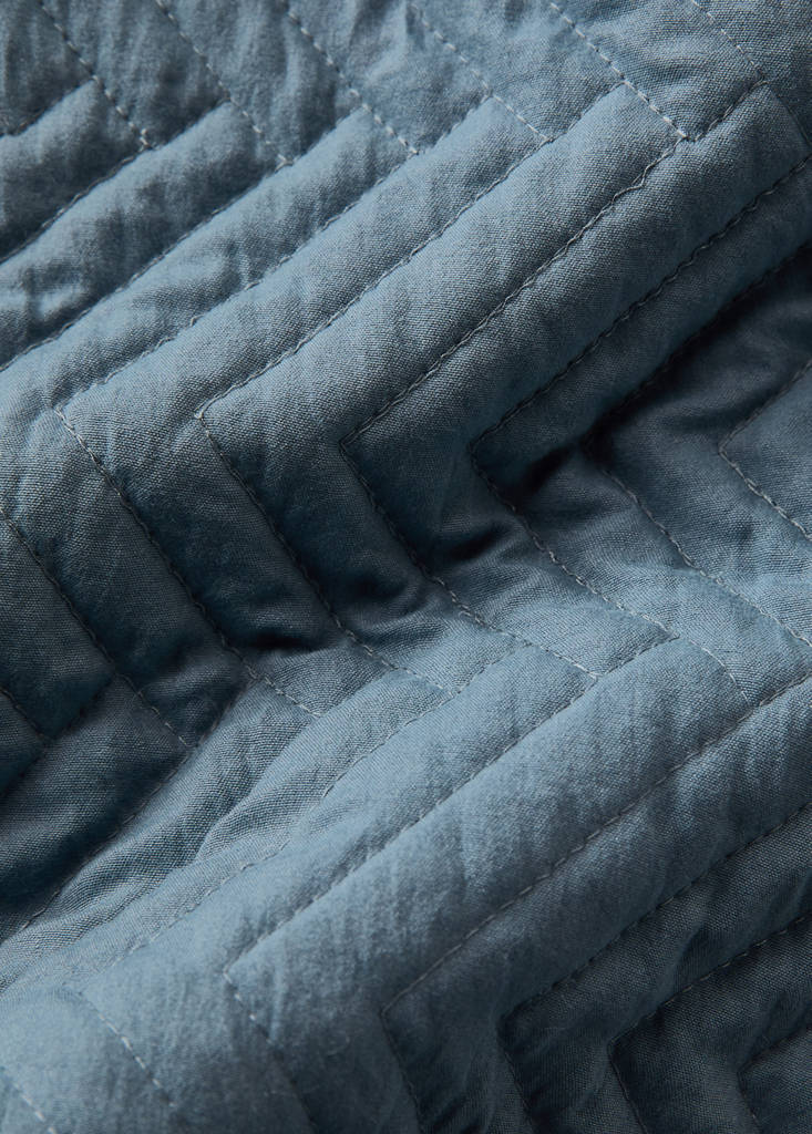 Weiche Mikrofaser-Bettdecke mit Fischgrätenmuster für 130/140 cm Bett — Blau