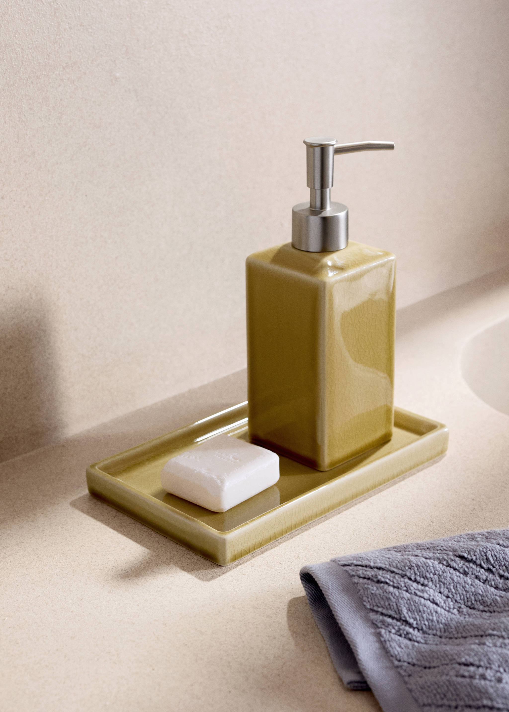 Crackled ceramic bathroom tray - General plane