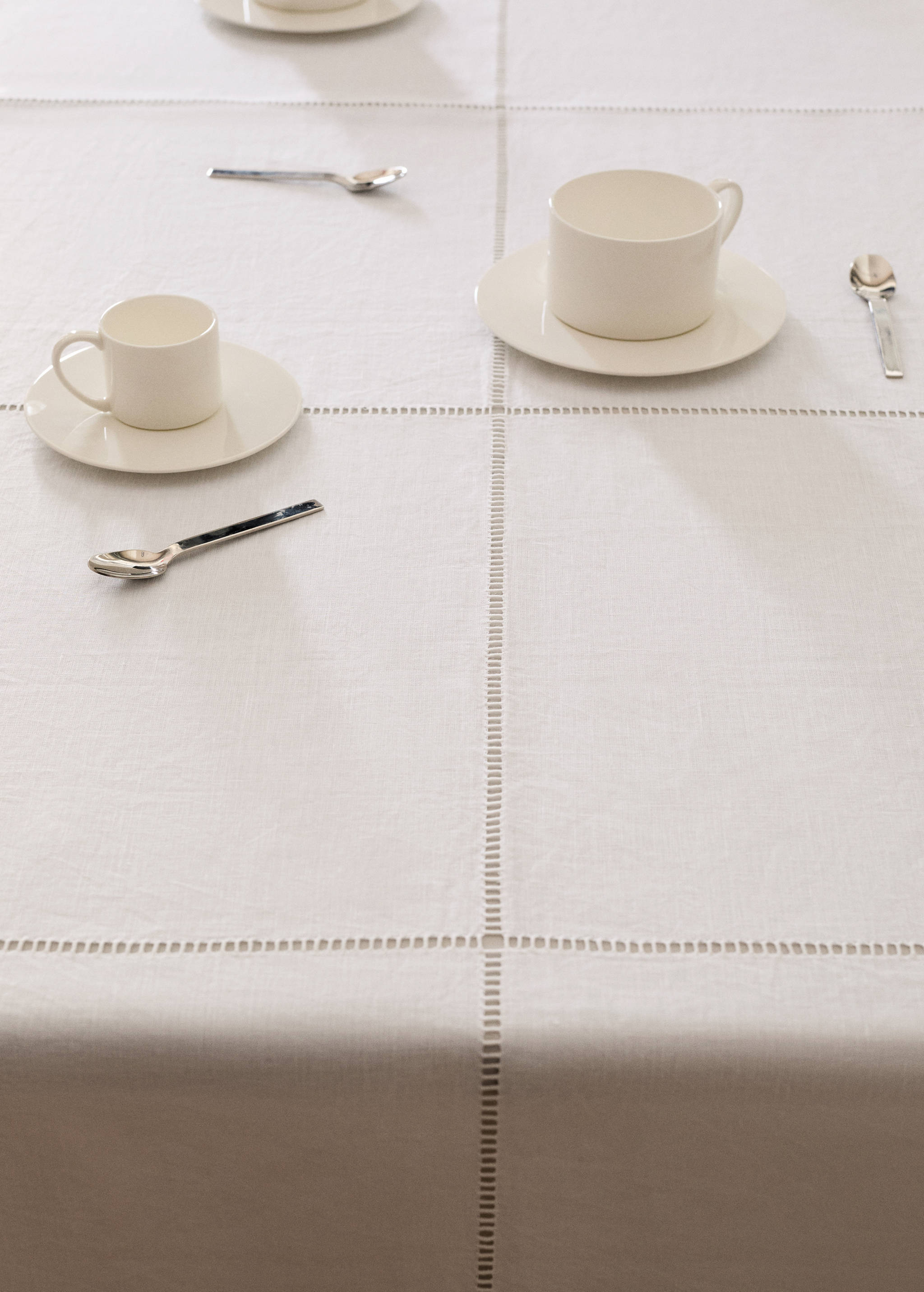 Broderad linneduk med hålsöm för 6 till 8 personer - Detaljer om artikeln 7