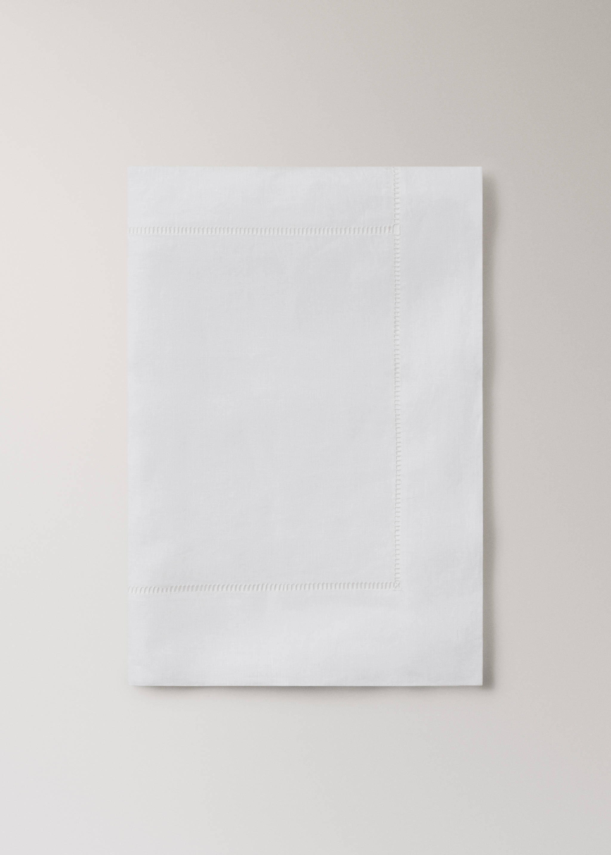 Broderad linneduk med hålsöm för 6 till 8 personer - Artikel utan modell