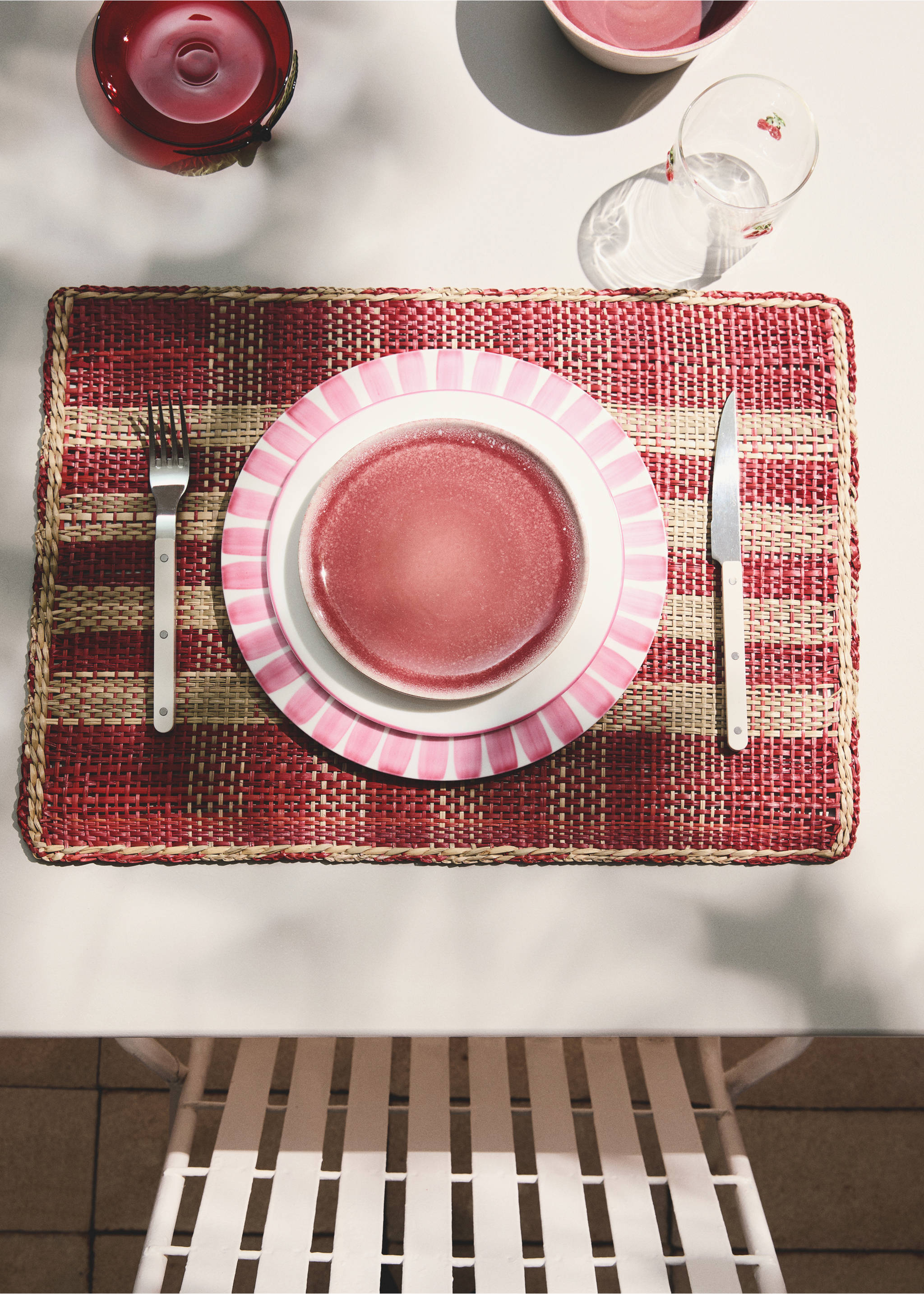 Természetes szálakból készült egyéni, színes tányéralátét - Általános sík, Korall vörös. Ref: 27063289-00.