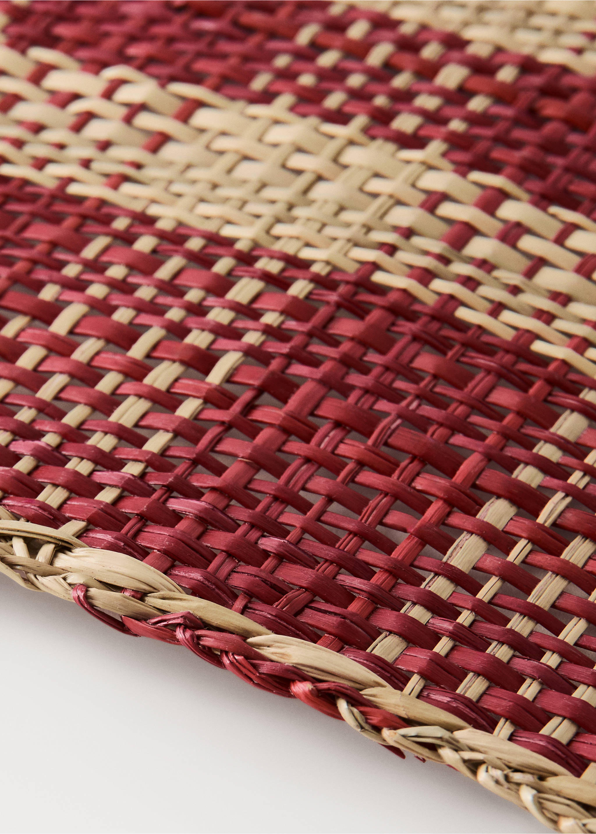 Természetes szálakból készült egyéni, színes tányéralátét - A termék adatai 1, Korall vörös. Ref: 27063289-00.