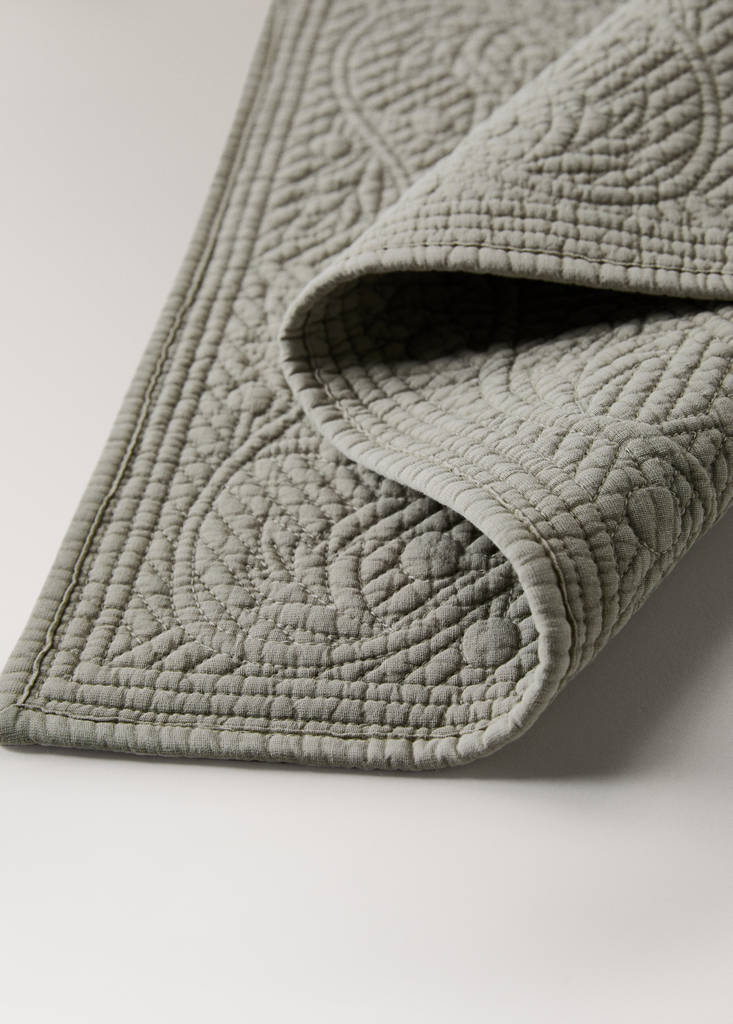 Quilted rectangular table mat — Light/Pastel Brown