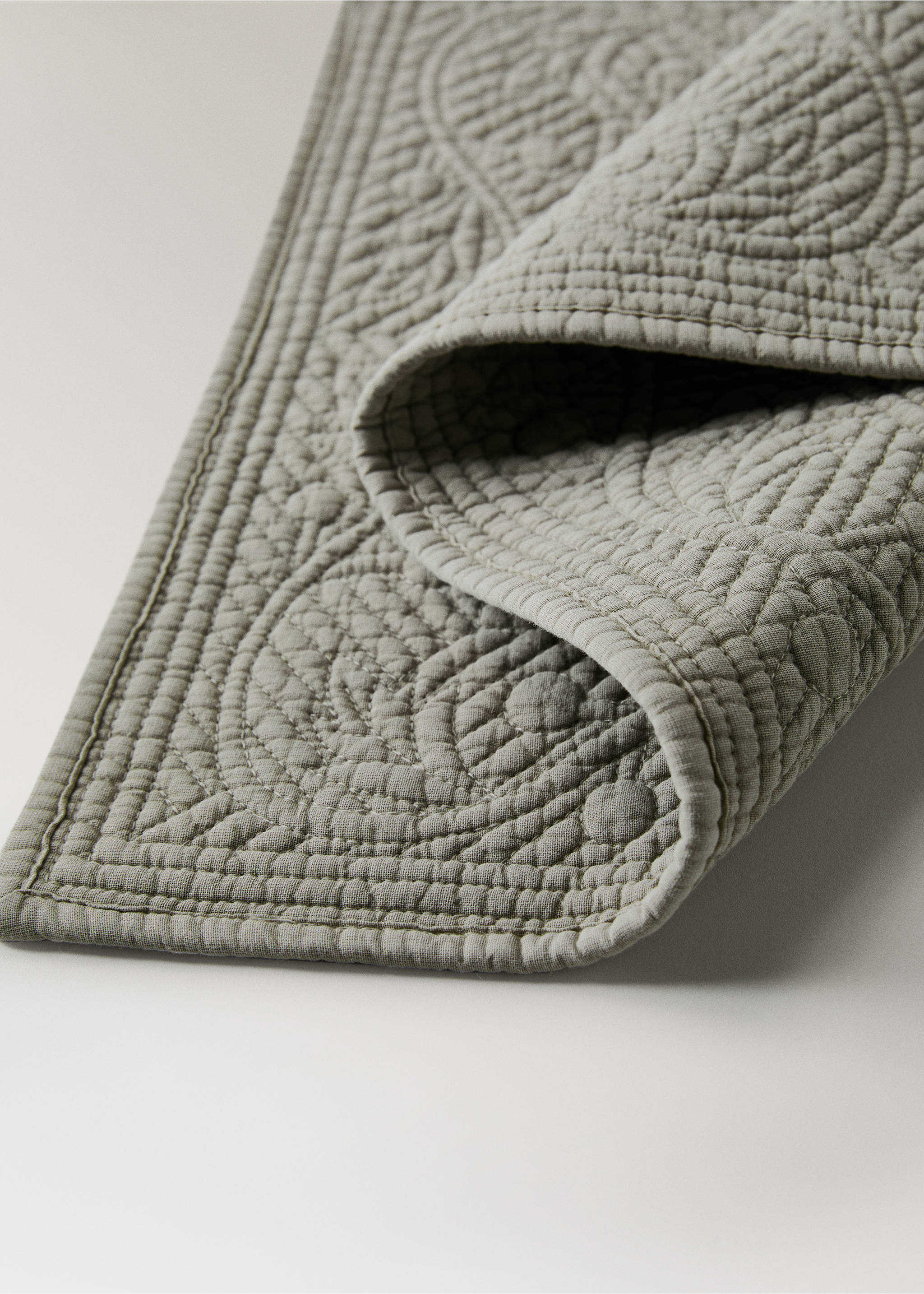 Quilted rectangular placemat design - Details of the article 1, Light/Pastel Brown. Ref: 27063290-00.