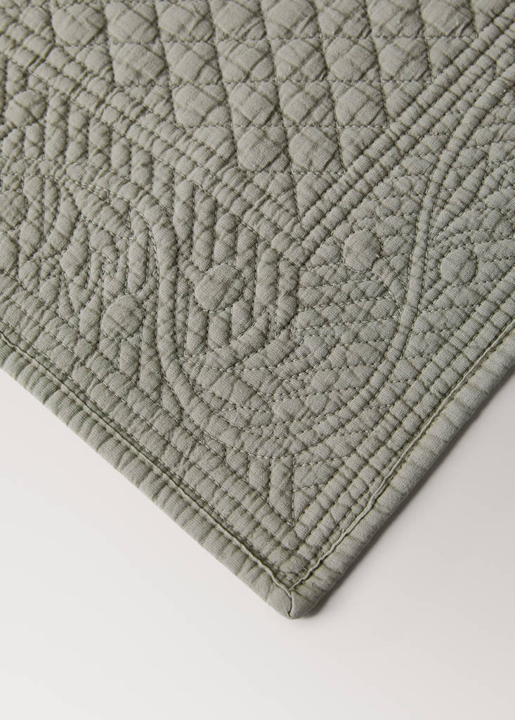Quilted rectangular table mat — Light/Pastel Brown