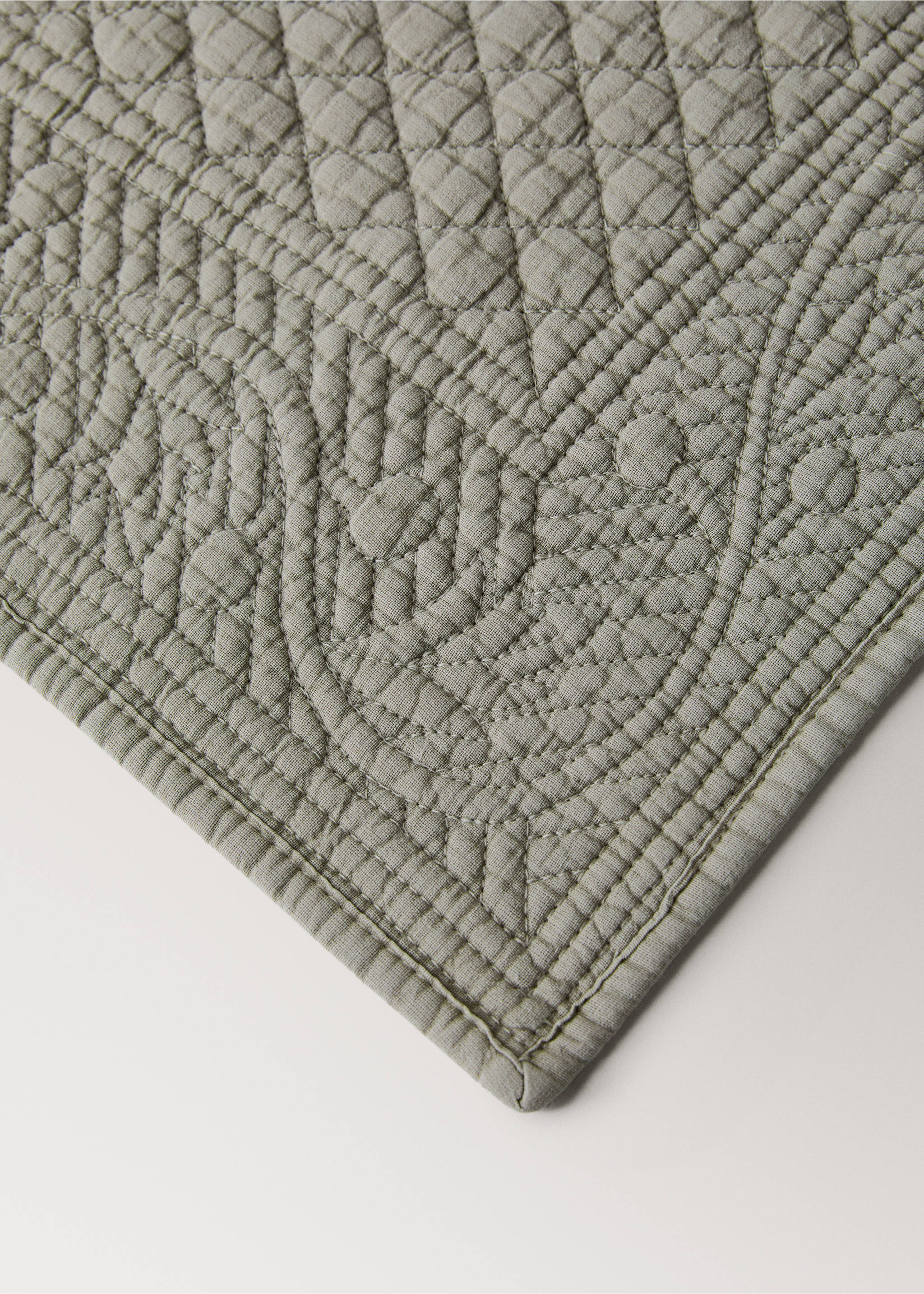 Quilted rectangular placemat design - Details of the article 2, Light/Pastel Brown. Ref: 27063290-00.
