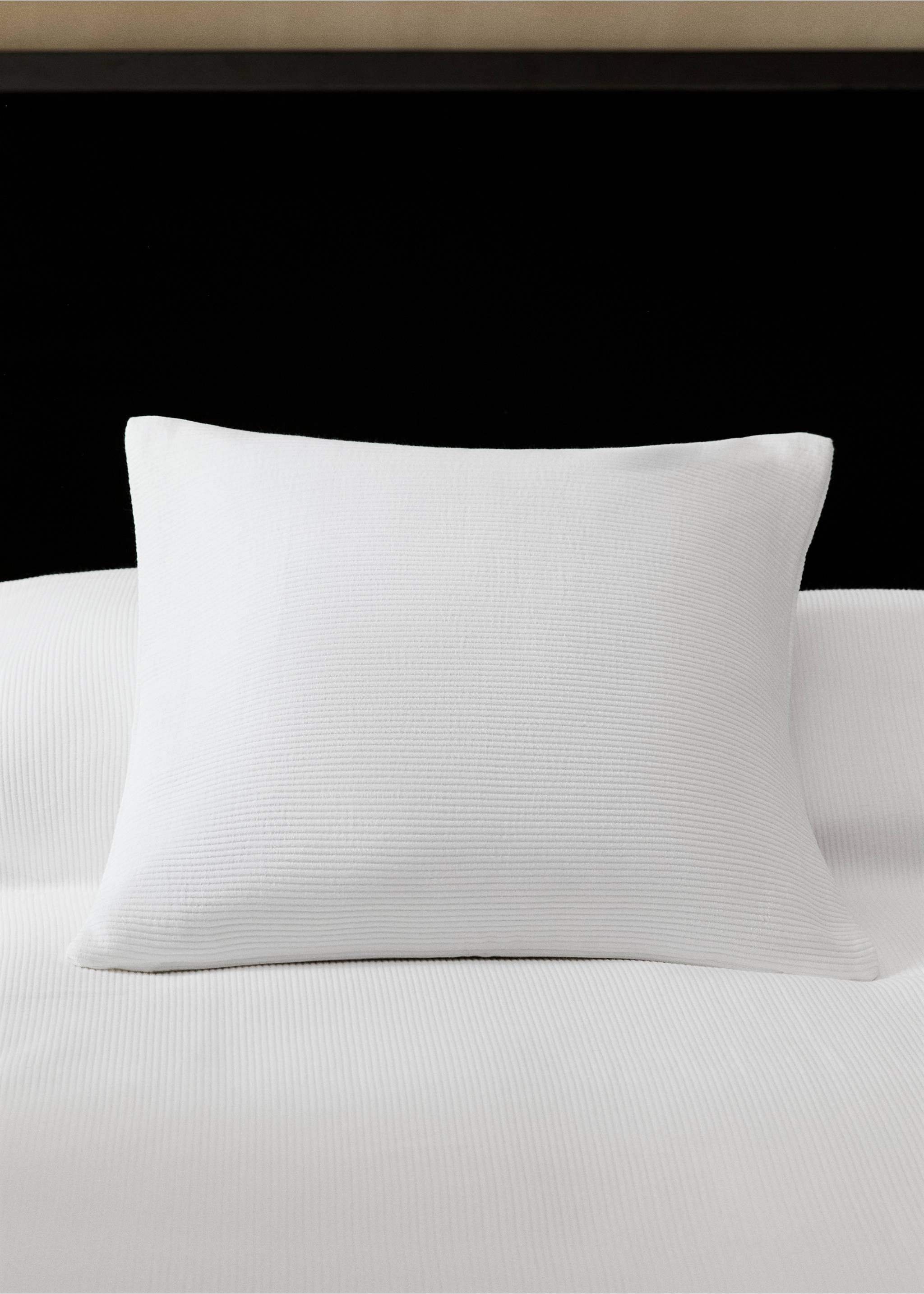Cotton jacquard pillowcase with fine stripes 50x50cm - General plane, White. Ref: 27063293-00.