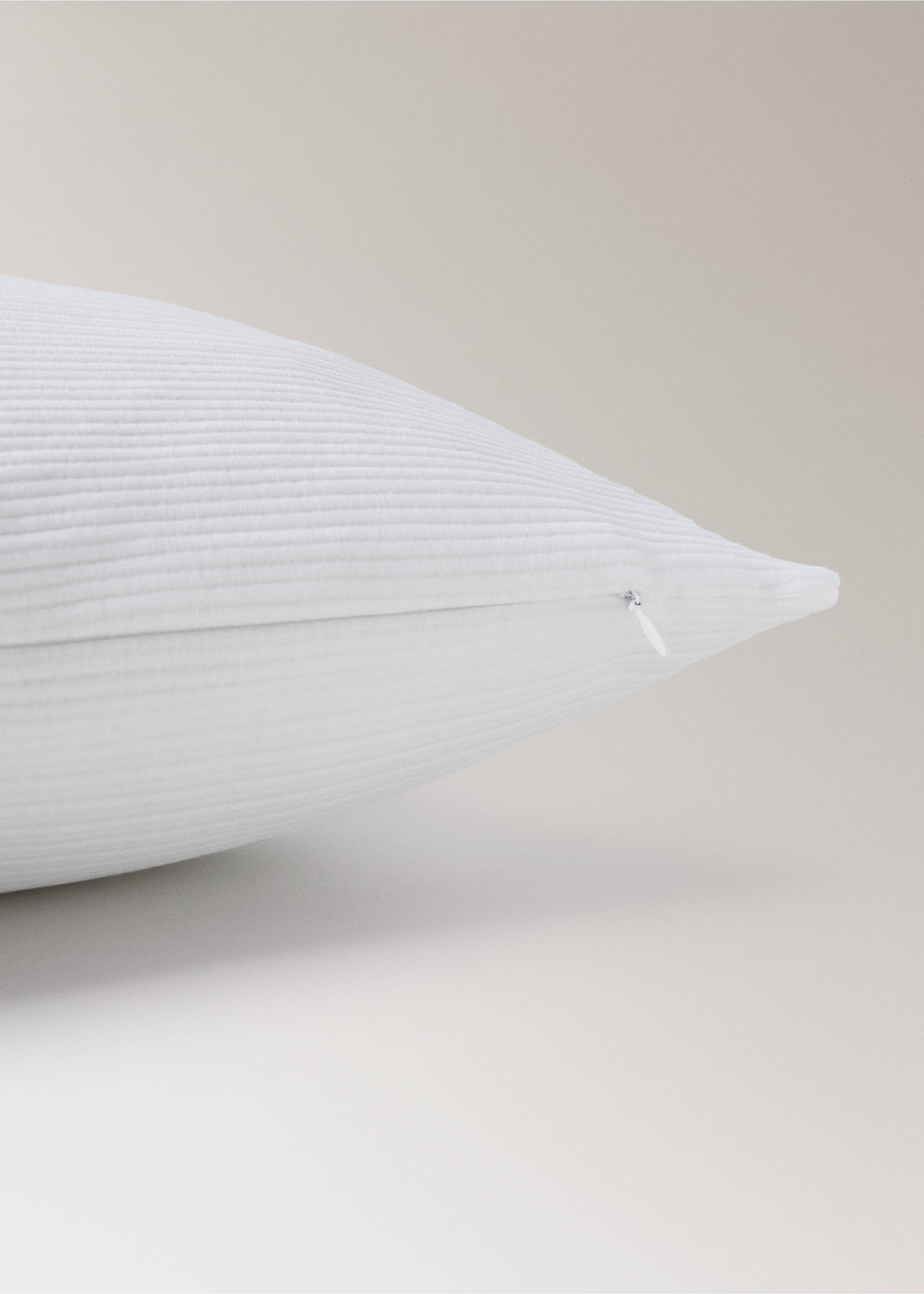 Cotton jacquard pillowcase with fine stripes 50x50cm - Details of the article 2, White. Ref: 27063293-00.