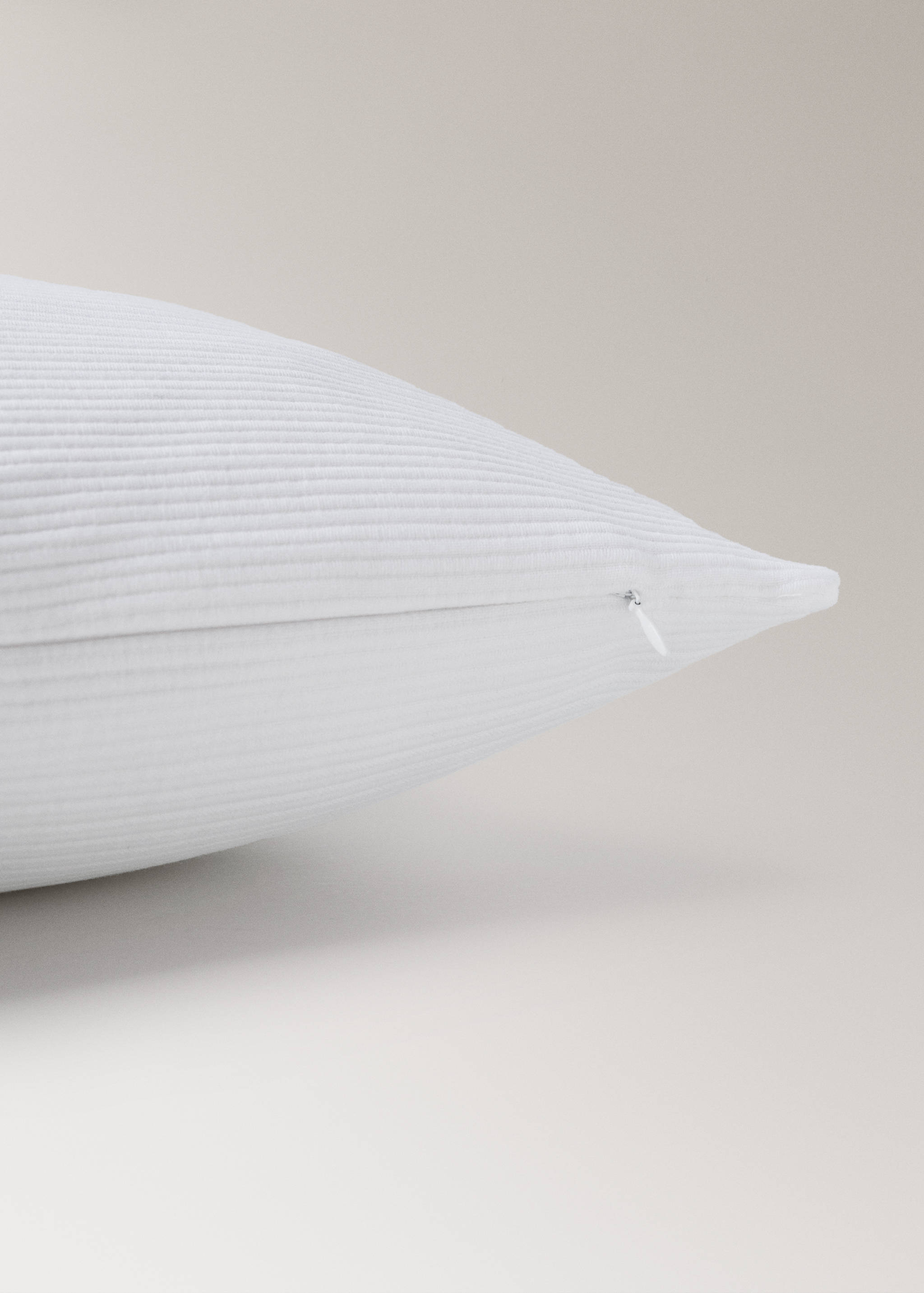 Cotton jacquard pillowcase with fine stripes 50x50cm - Details of the article 2