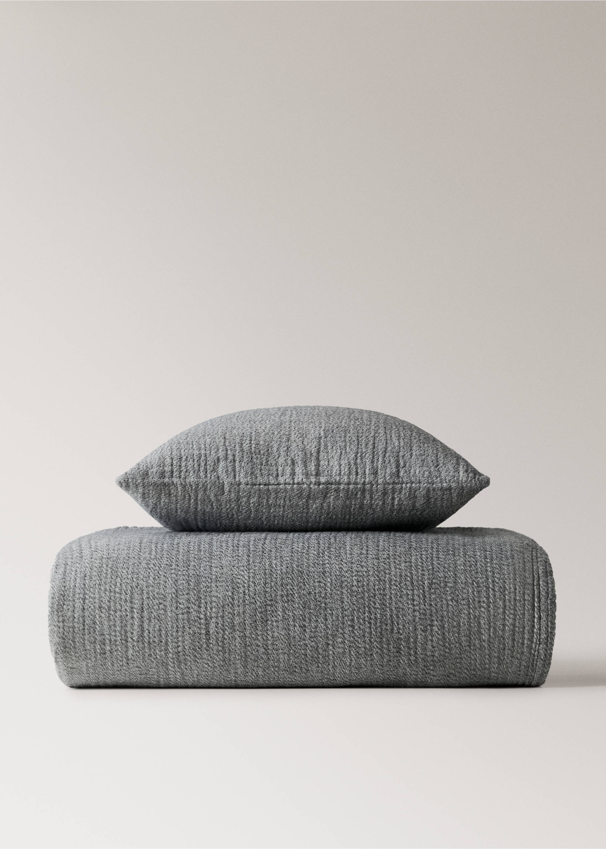 Soft melange cotton cushion cover 50x50 cm - Details of the article 4, Dark Heather Grey. Ref: 27063294-00.
