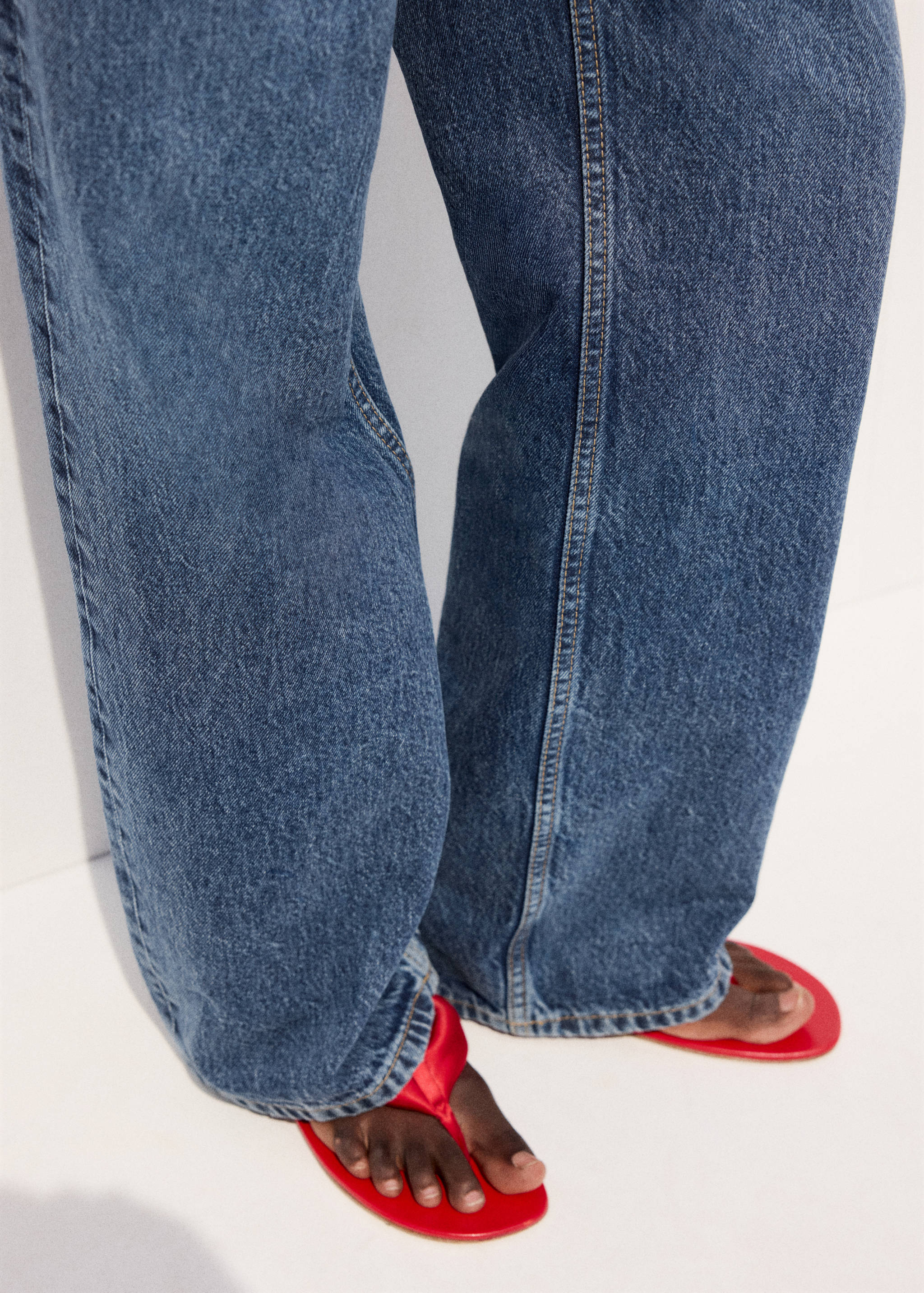 Straight low-waist jeans - Details of the article 3