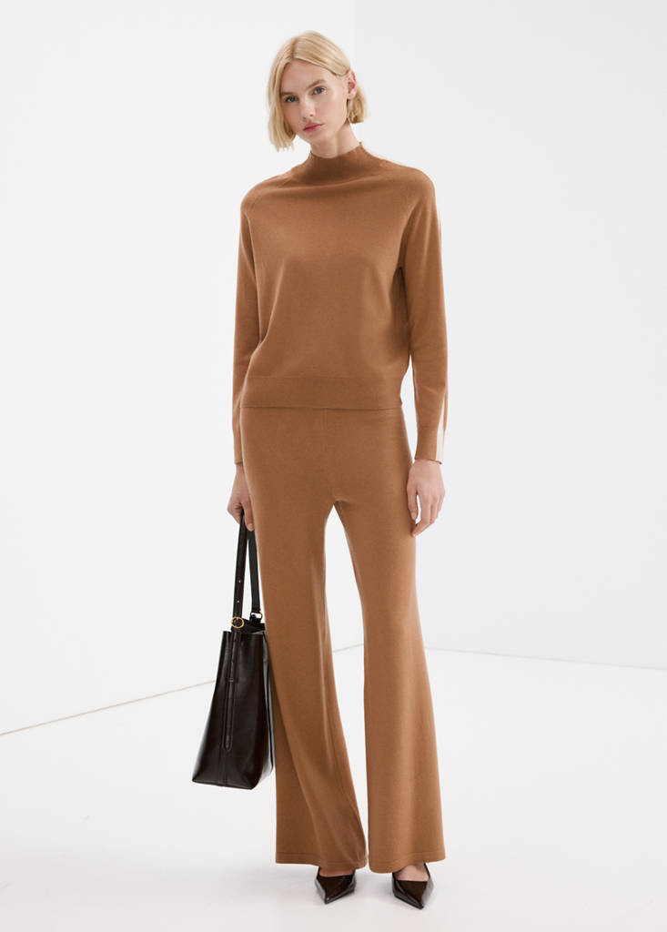 Sweater with contrasting stripes and perkins collar — Medium Brown