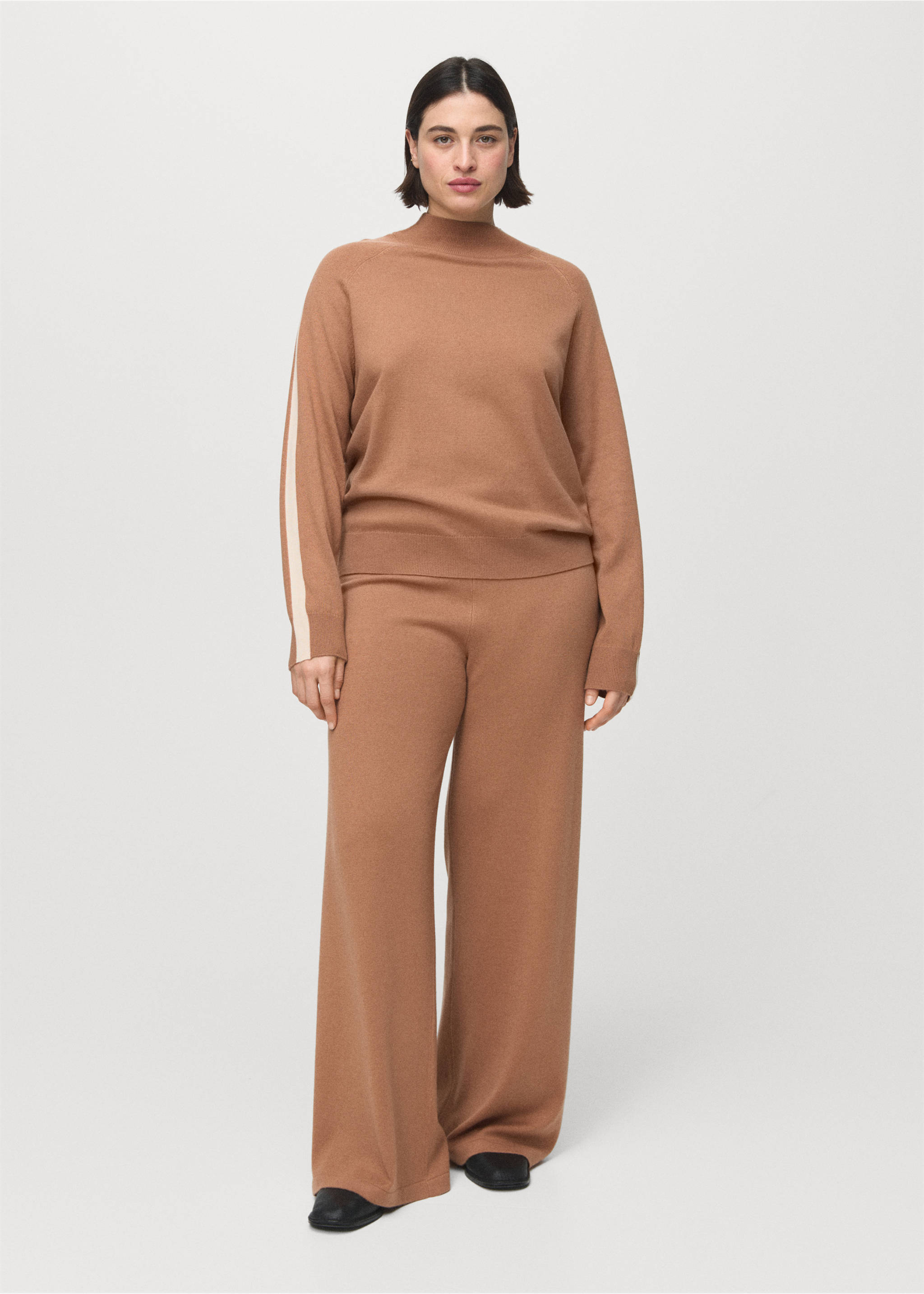 Sweater with contrasting stripes and perkins collar - Details of the article 3, Medium Brown. Ref: 27063296-00.