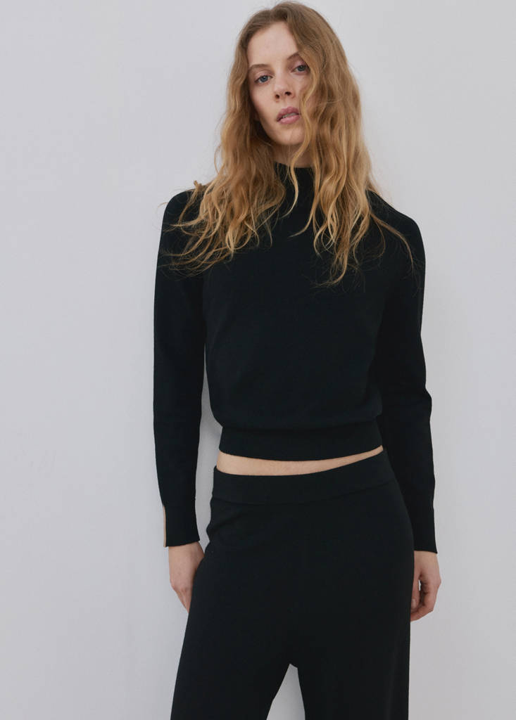 Sweater with contrasting stripes and perkins collar — Black
