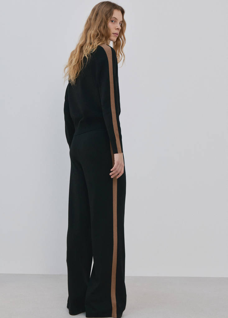 Sweater with contrasting stripes and perkins collar — Black
