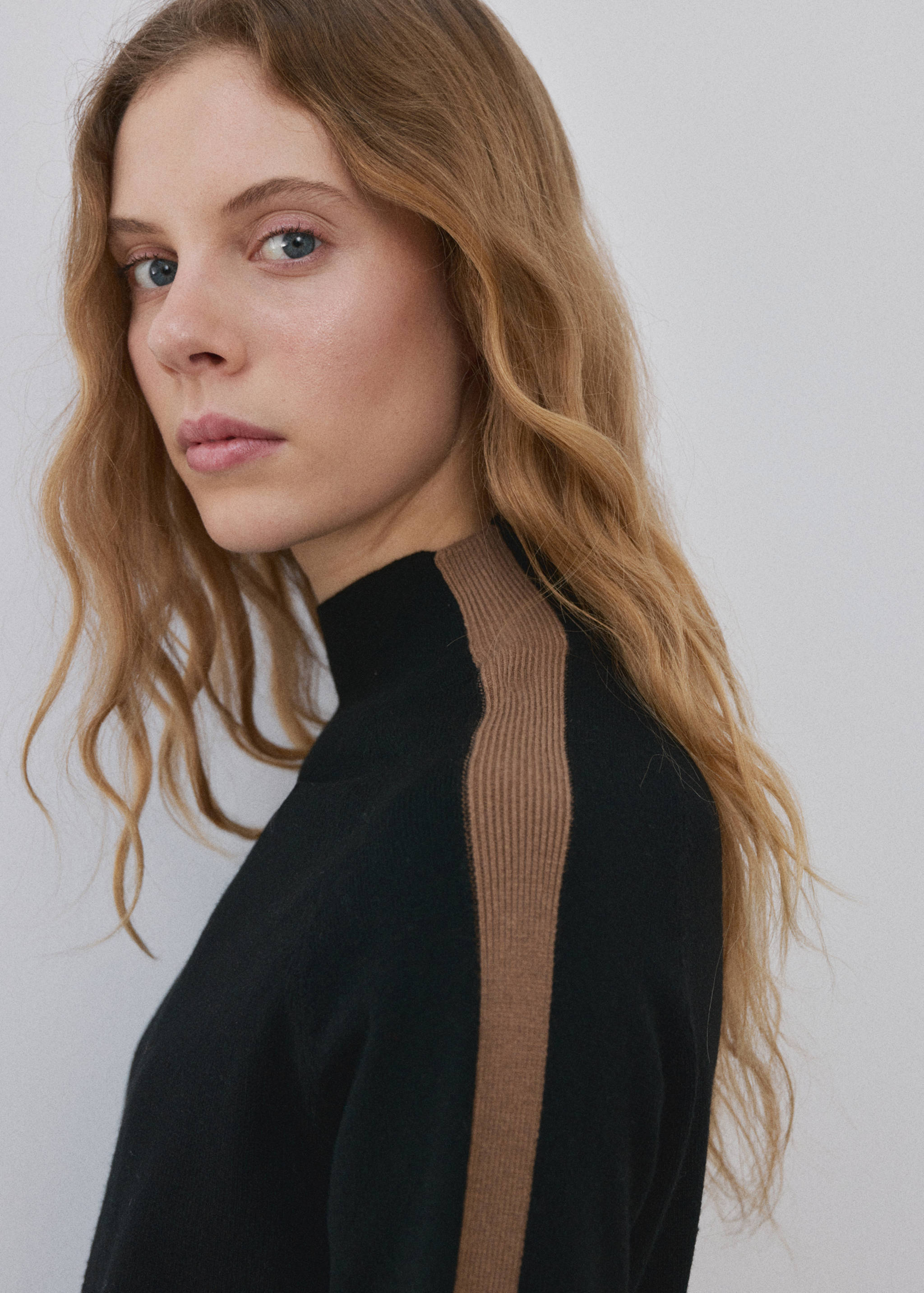 Sweater with contrasting stripes and perkins collar - Details of the article 1