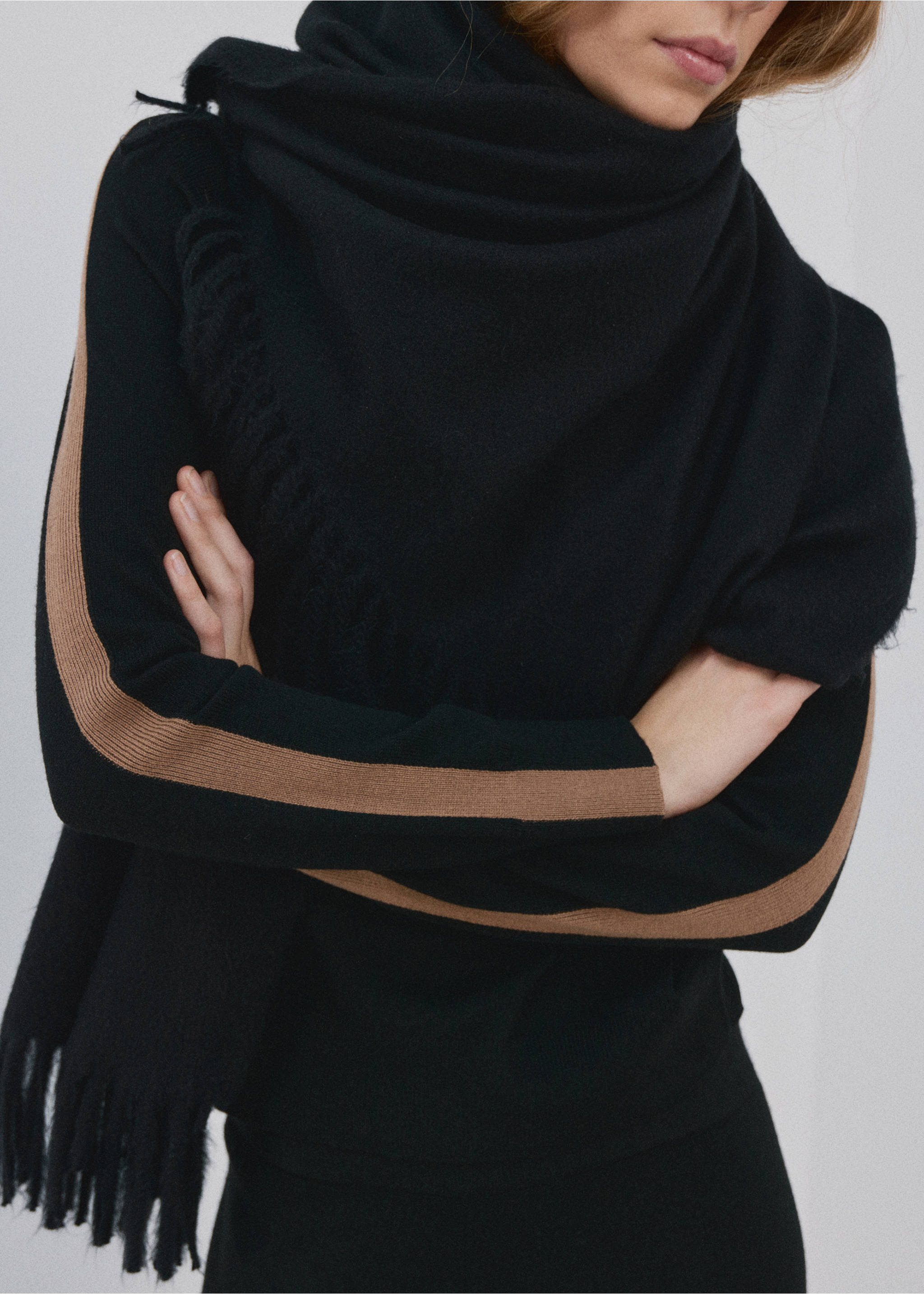 Sweater with contrasting stripes and perkins collar - Details of the article 6, Black. Ref: 27063296-00.