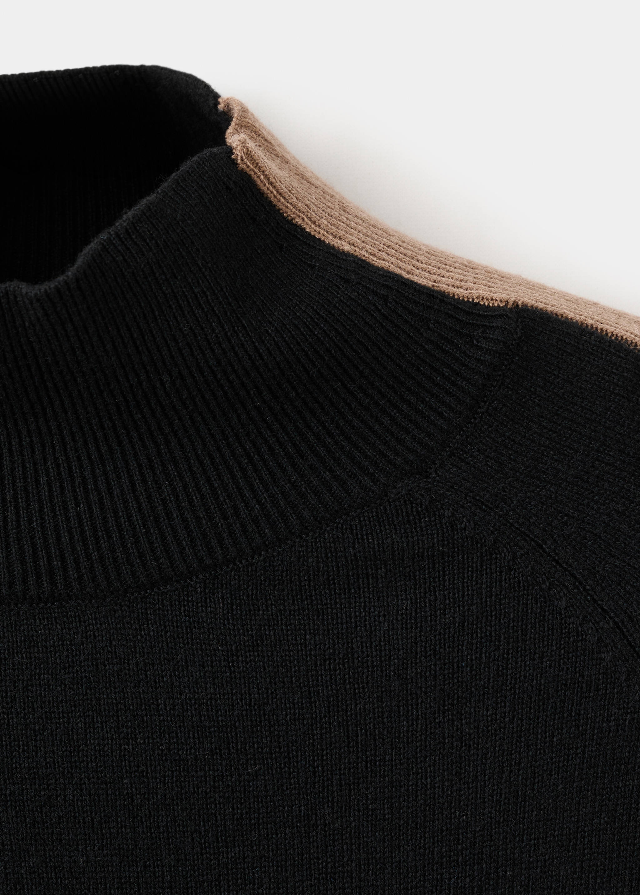Sweater with contrasting stripes and perkins collar - Details of the article 8