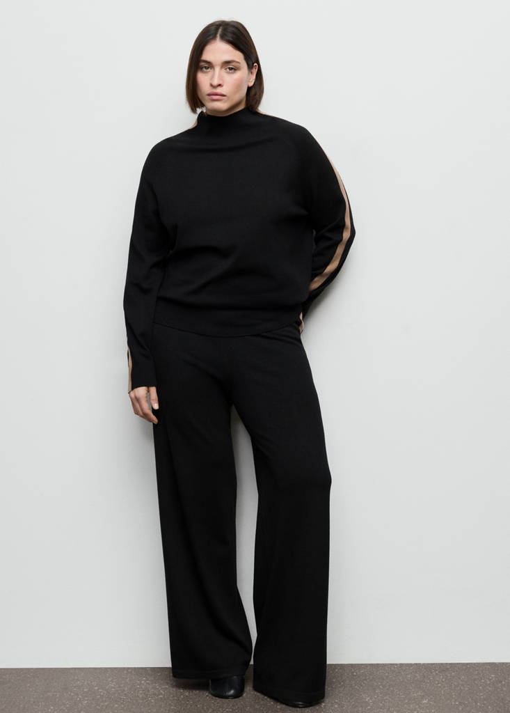 Sweater with contrasting stripes and perkins collar — Black