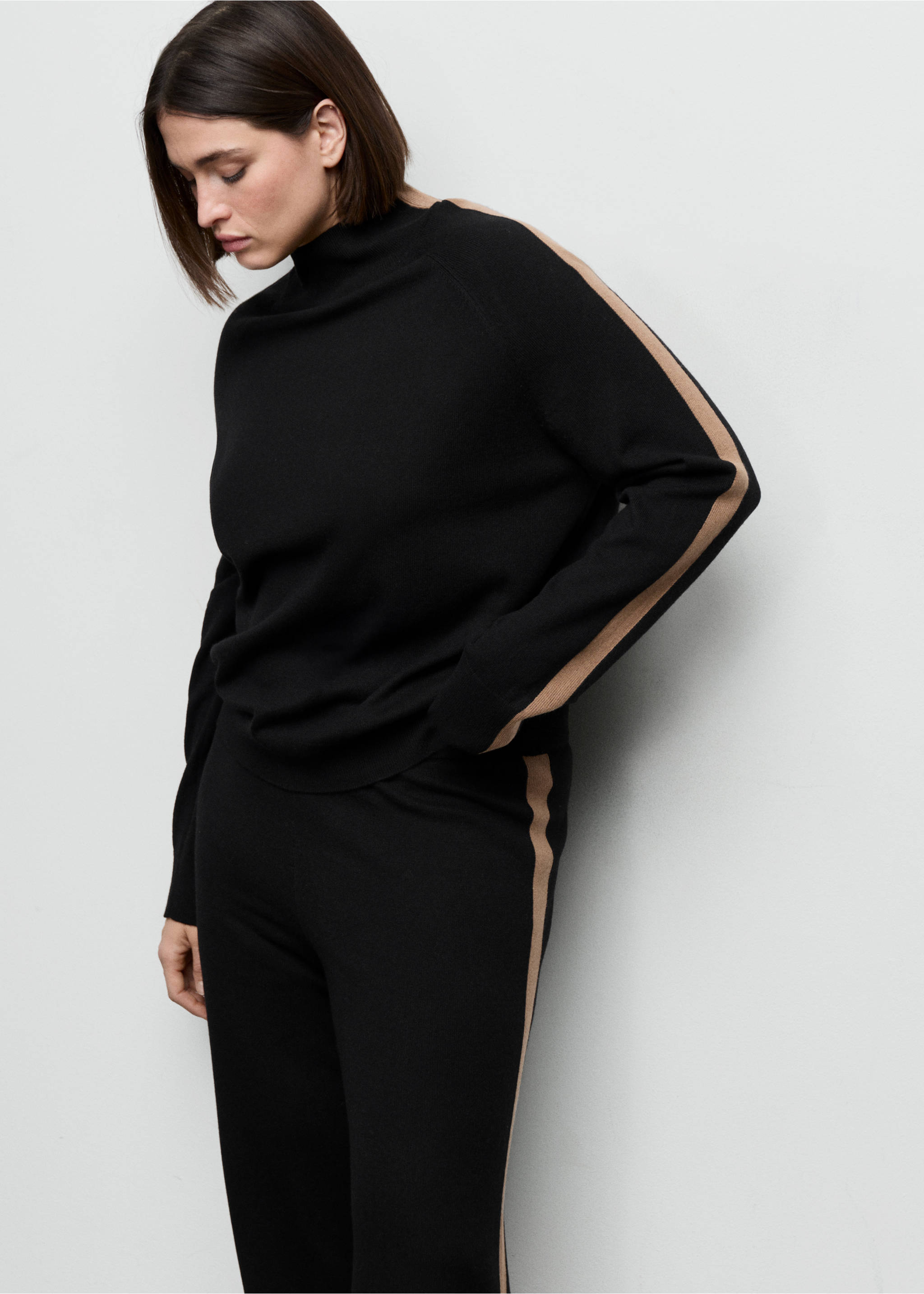 Sweater with contrasting stripes and perkins collar - Details of the article 5, Black. Ref: 27063296-00.