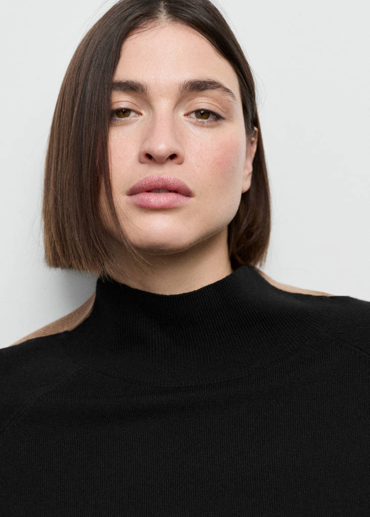 Sweater with contrasting stripes and perkins collar — Black