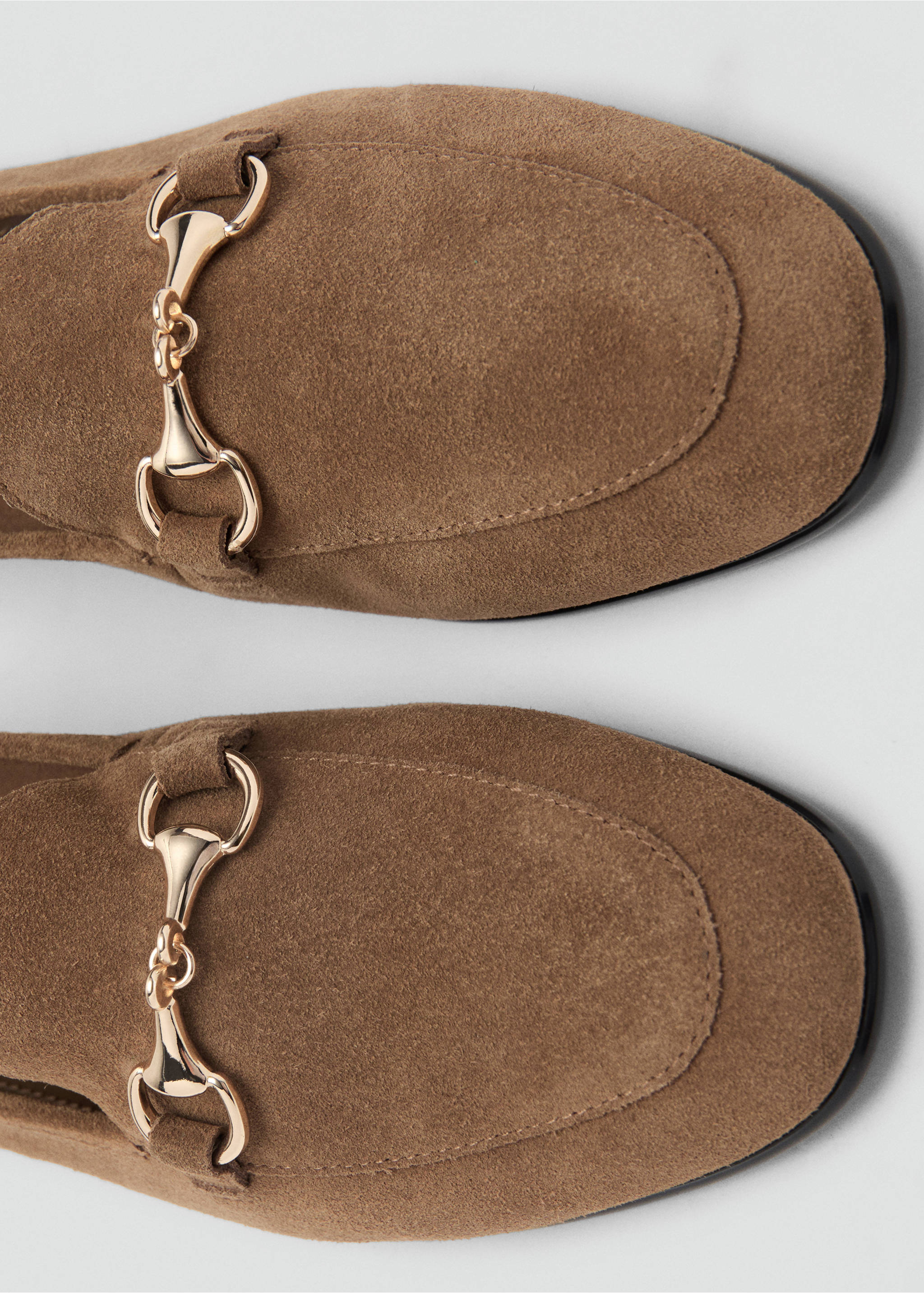 أحذية موكاسين جلد بإبزيم - تفاصيل المنتج 2, رملي. Ref: 27063300-00.