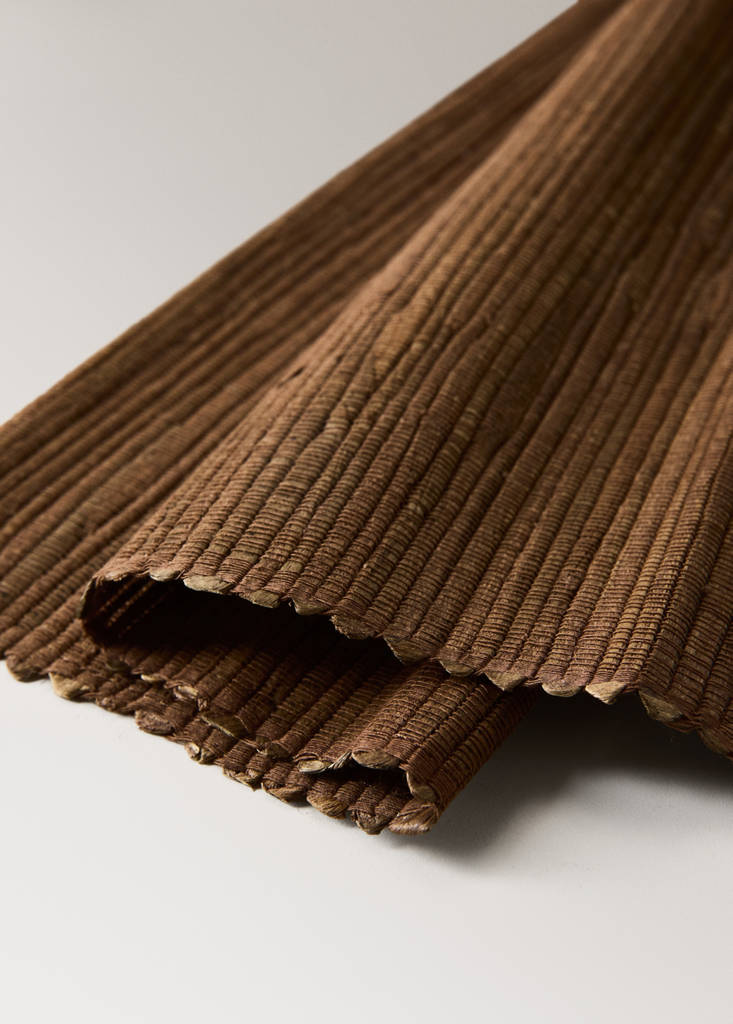 Natural fibre table mats — Brown