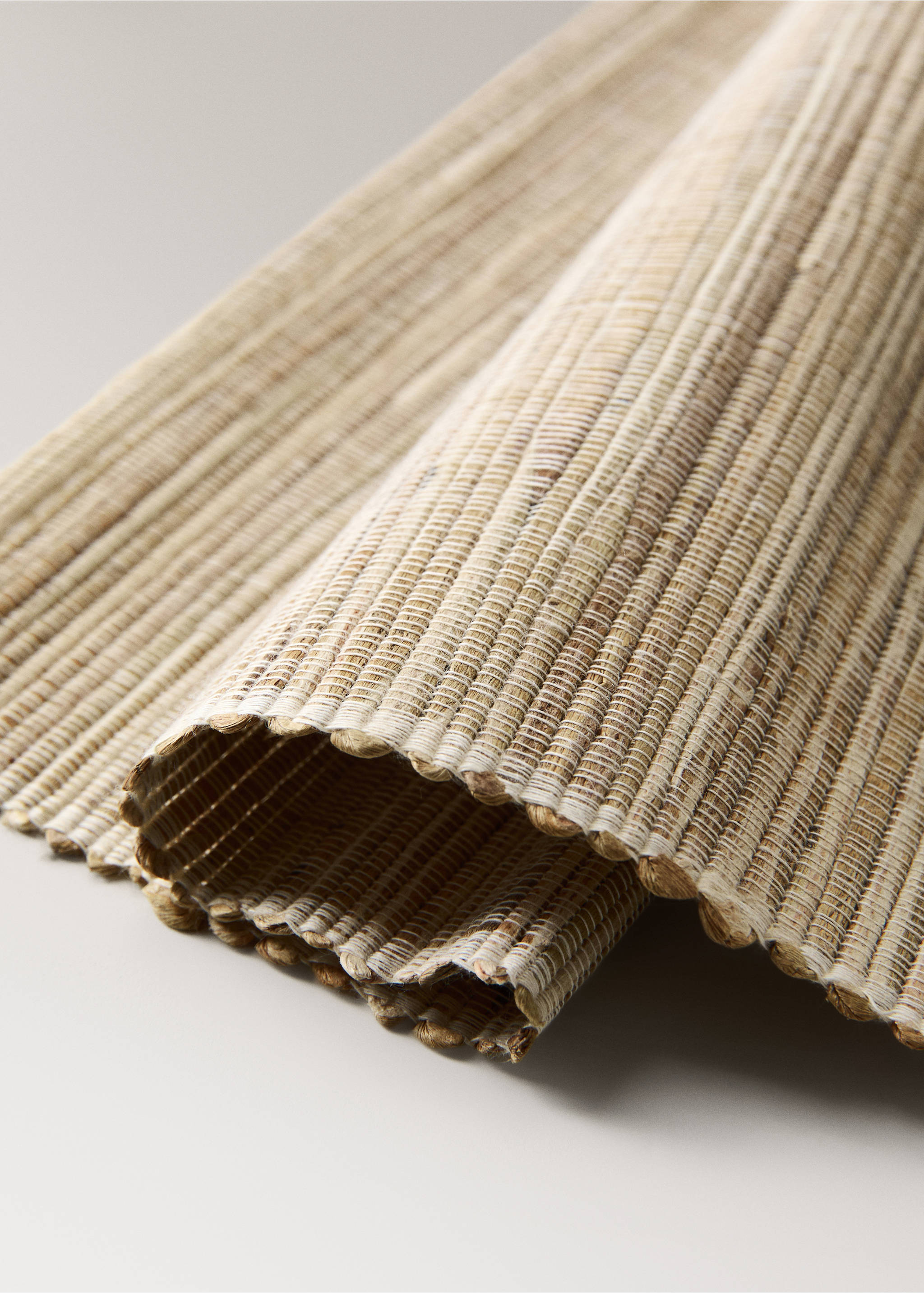 Individual tabl anna - Details of the article 1, Light/Pastel Brown. Ref: 27063301-00.