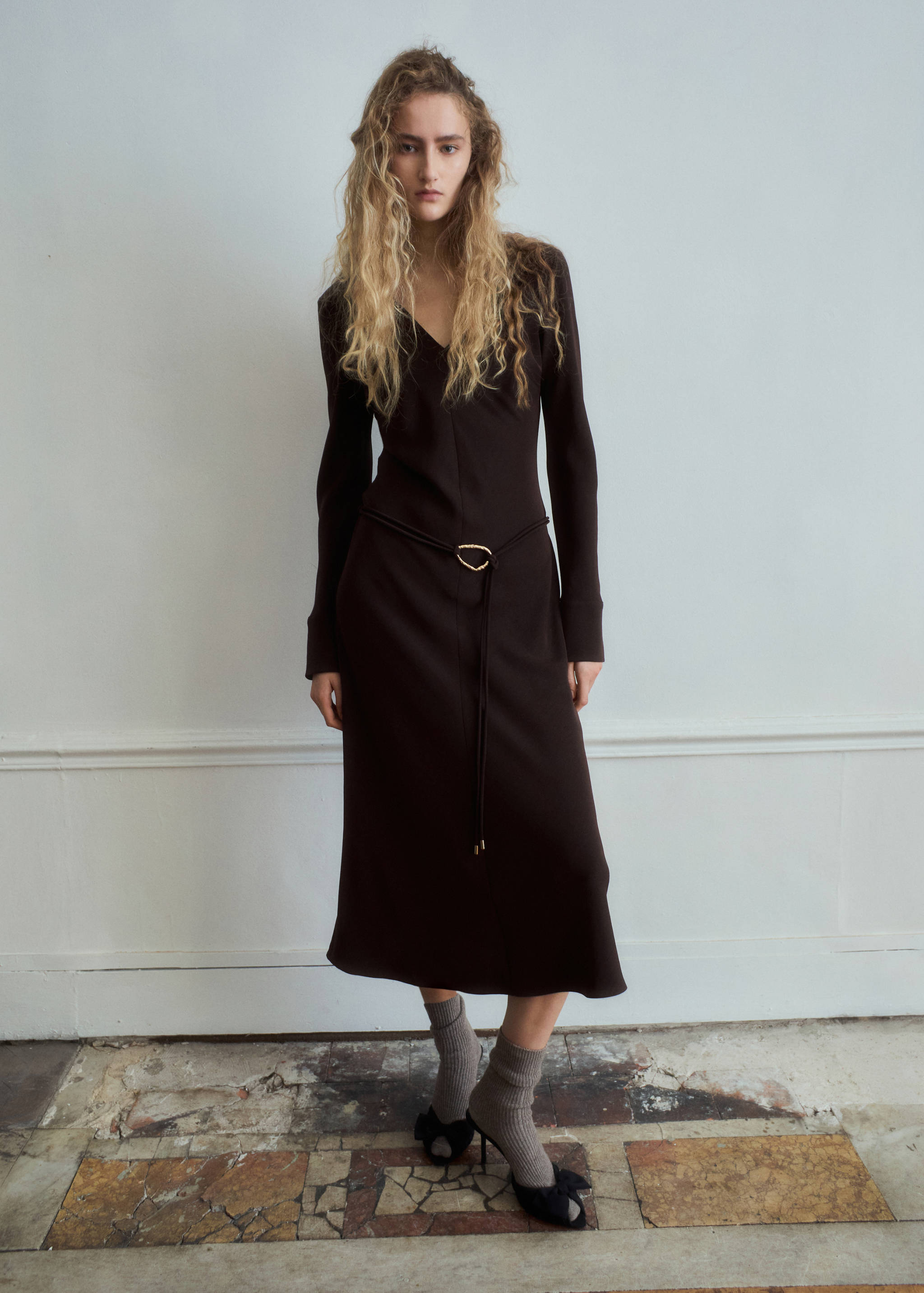 Belted V-neck dress - General plane