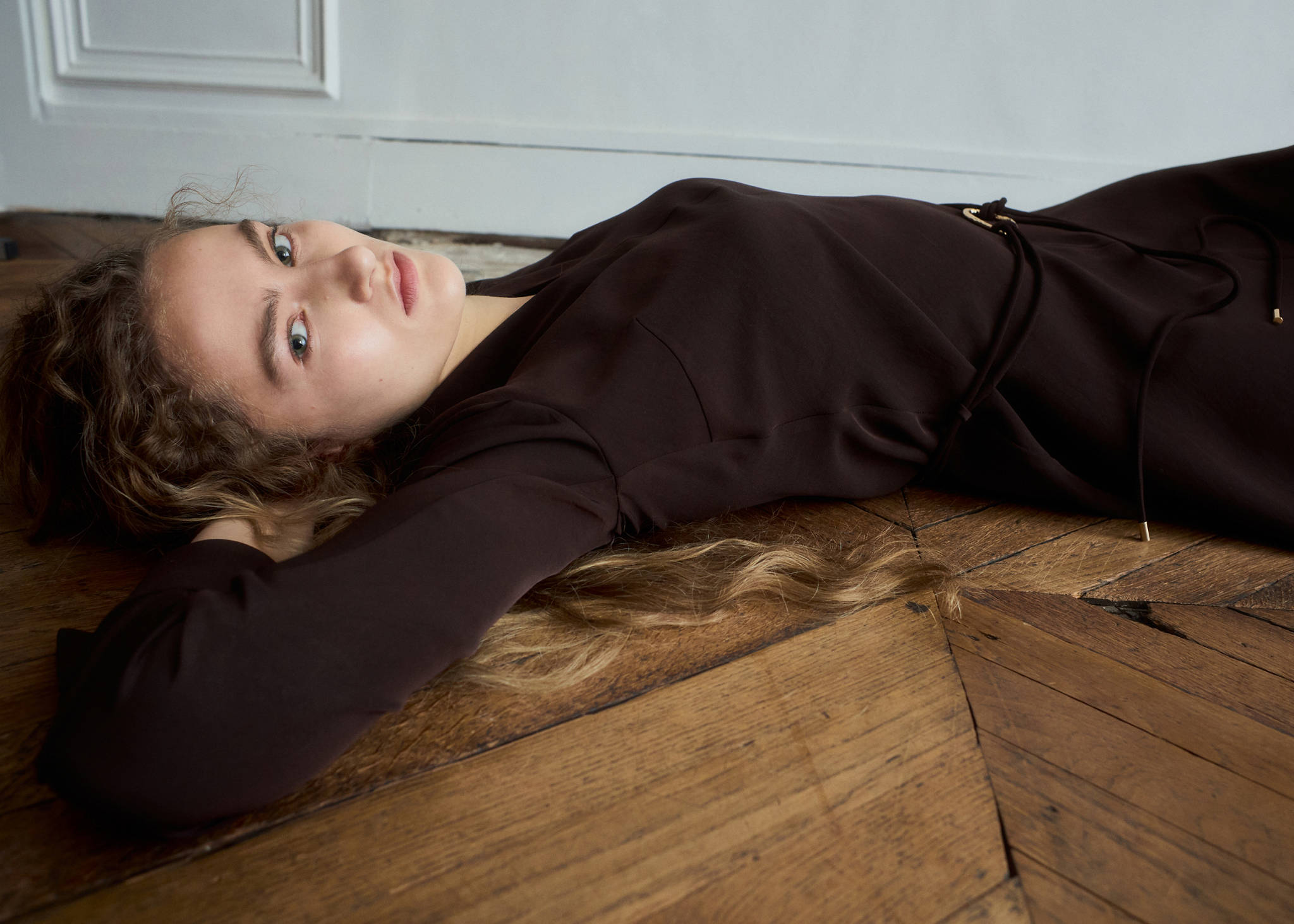 Belted V-neck dress - Panoramic plane